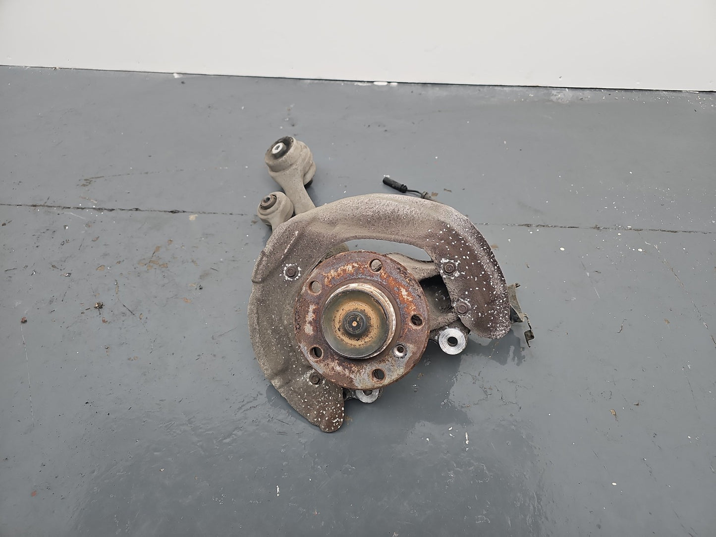 BMW 3 Series F30 F31 Front Left N/S Axle Suspension Wheel Carrier Hub 6792287