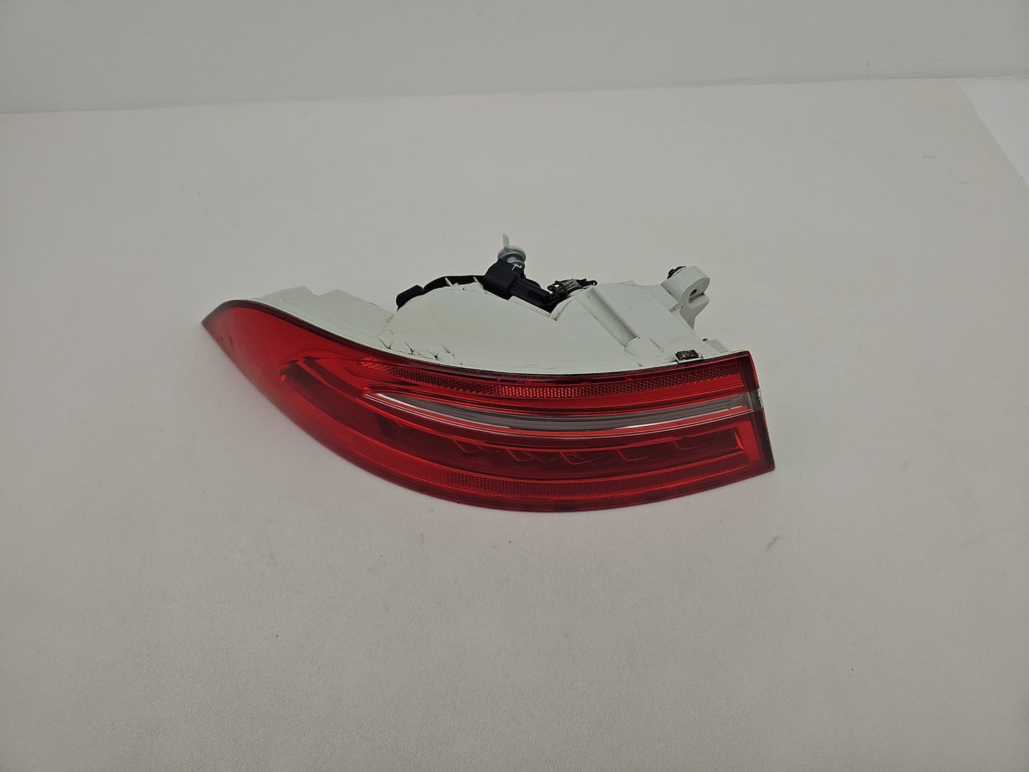 JAGUAR XE 2.0d R SPORT REAR LEFT OUTER TAILLIGHT 1973370103 OEM GENUINE