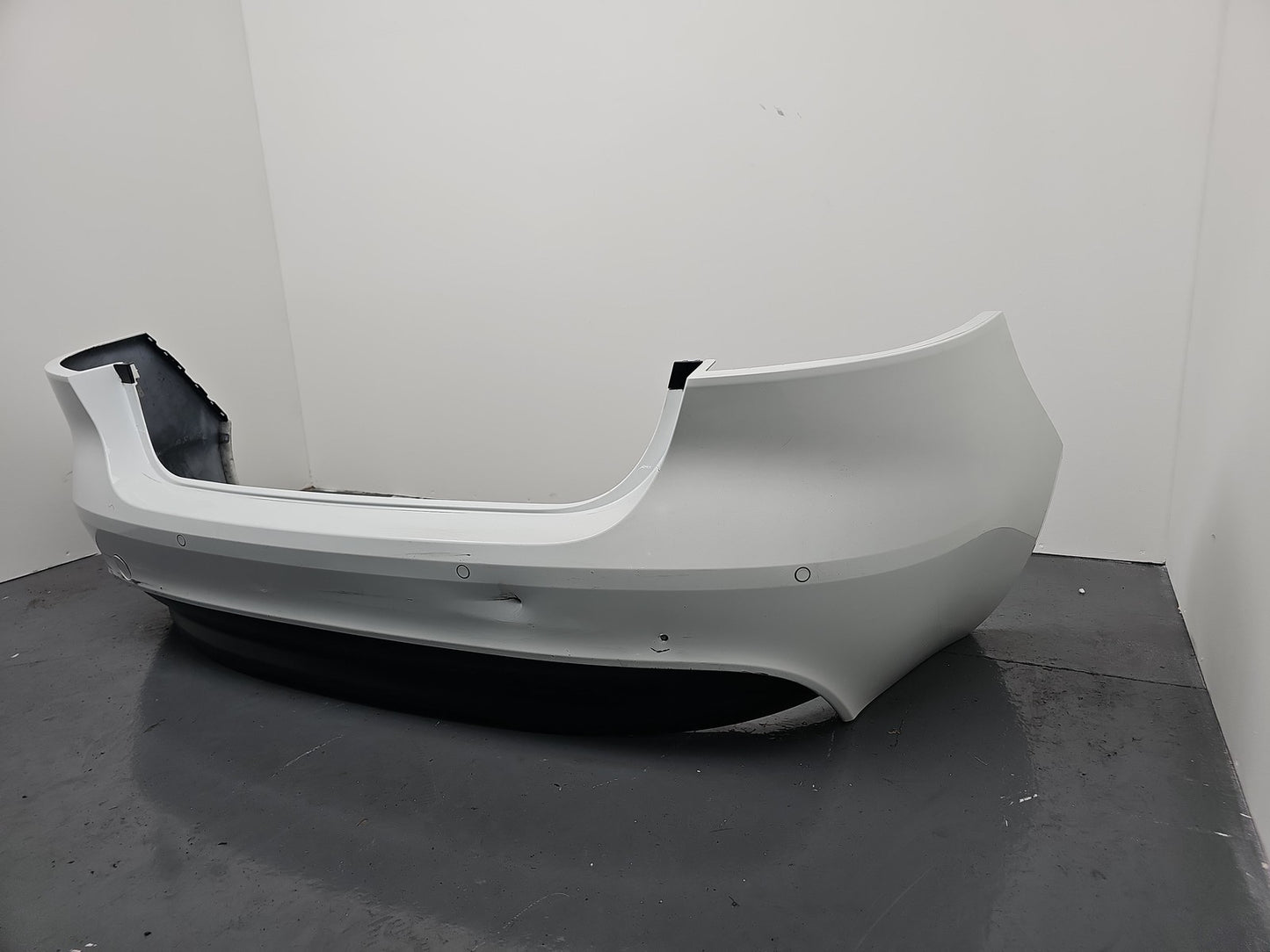 JAGUAR XE X760 COMPLETE REAR BUMPER WITH SENSORS IN LRC NER POLARIS WHITE 2016