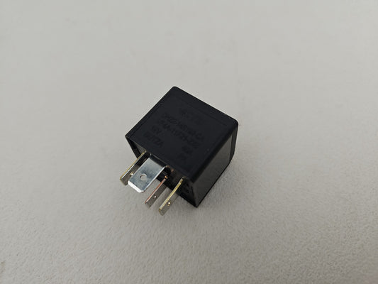 JAGUAR/LAND ROVER RELAY 4-PIN BLACK 12V 40A 2.0 DIESEL DH2214B192CA OEM GENUINE