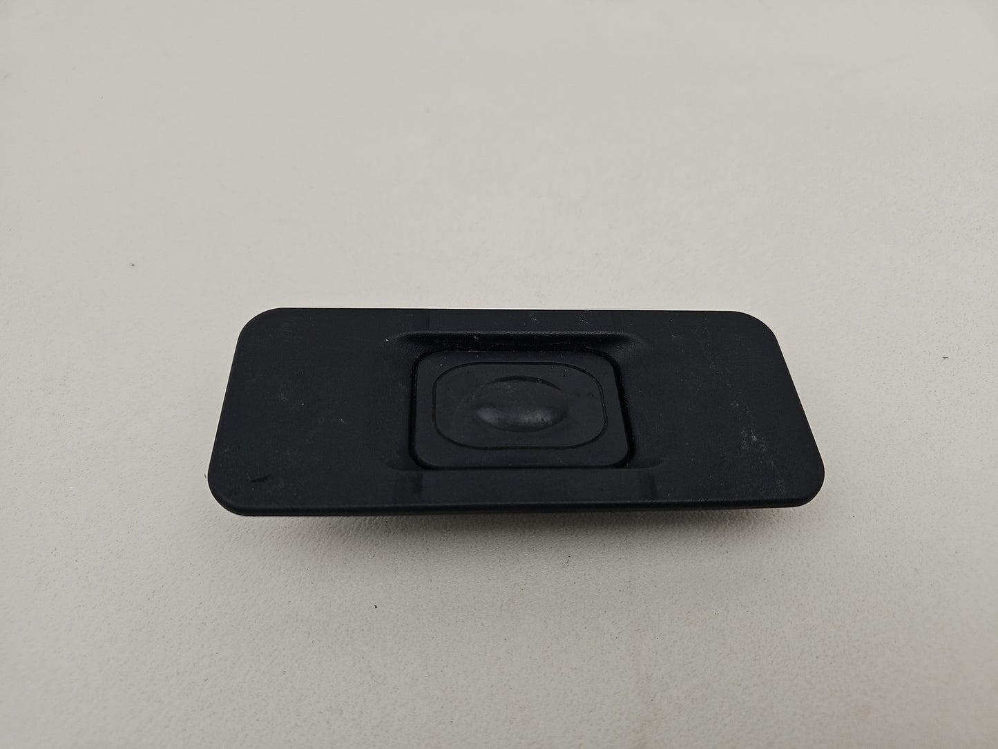 JAGUAR XE X760 TAILGATE BOOT RELEASE SWITCH 2016 GX73-432B10-AB