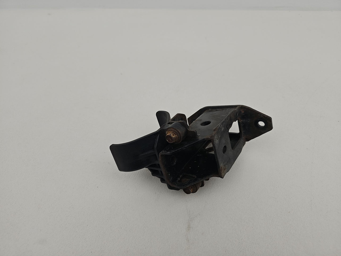JAGUAR XF 2016 2.0 DIESEL RHD LOWER RADIATOR MOUNT BRACKET GX738983CD RIGHT O/S