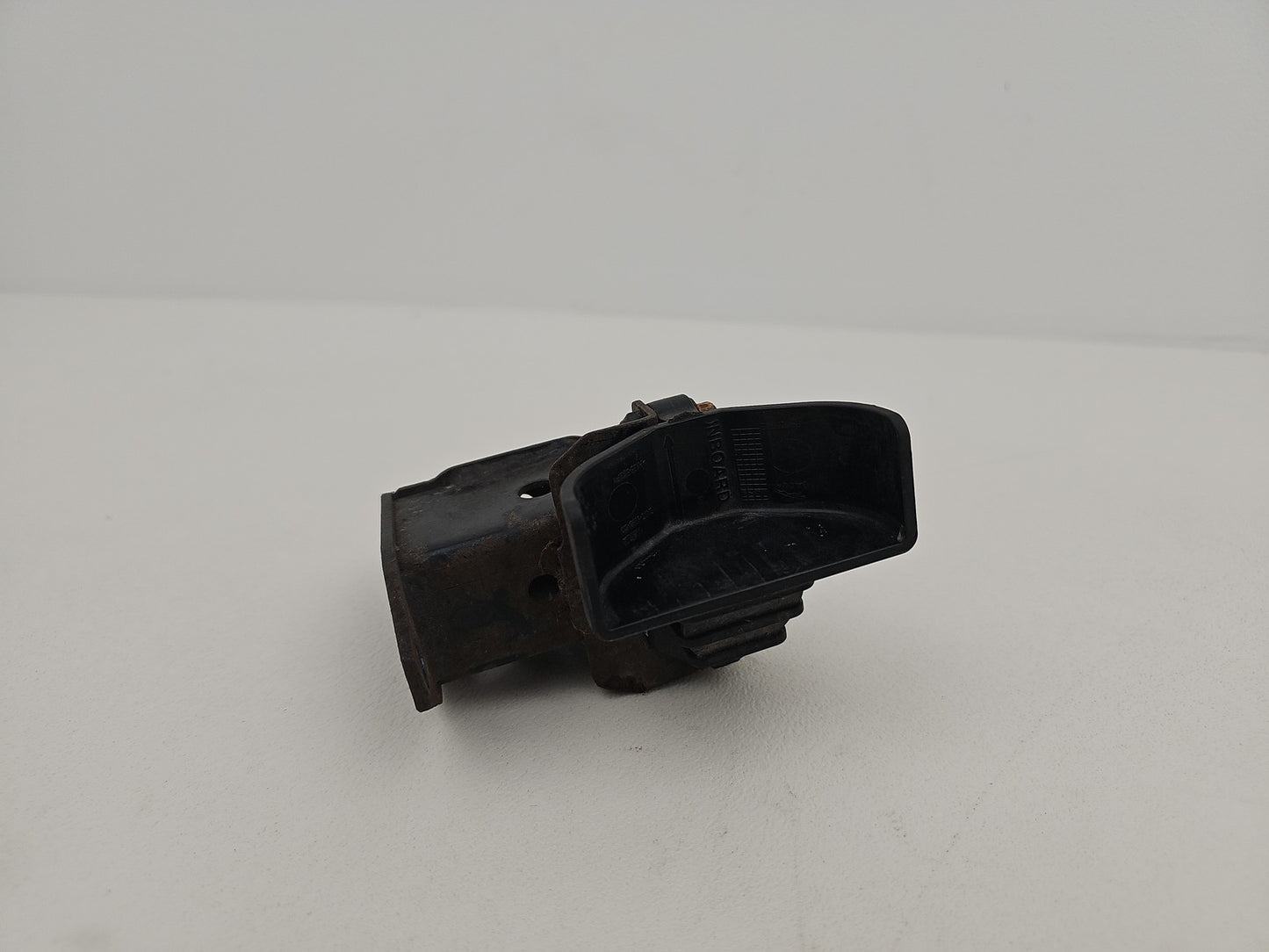 JAGUAR XF 2016 2.0 DIESEL RHD LOWER RADIATOR MOUNT BRACKET GX738983CD RIGHT O/S