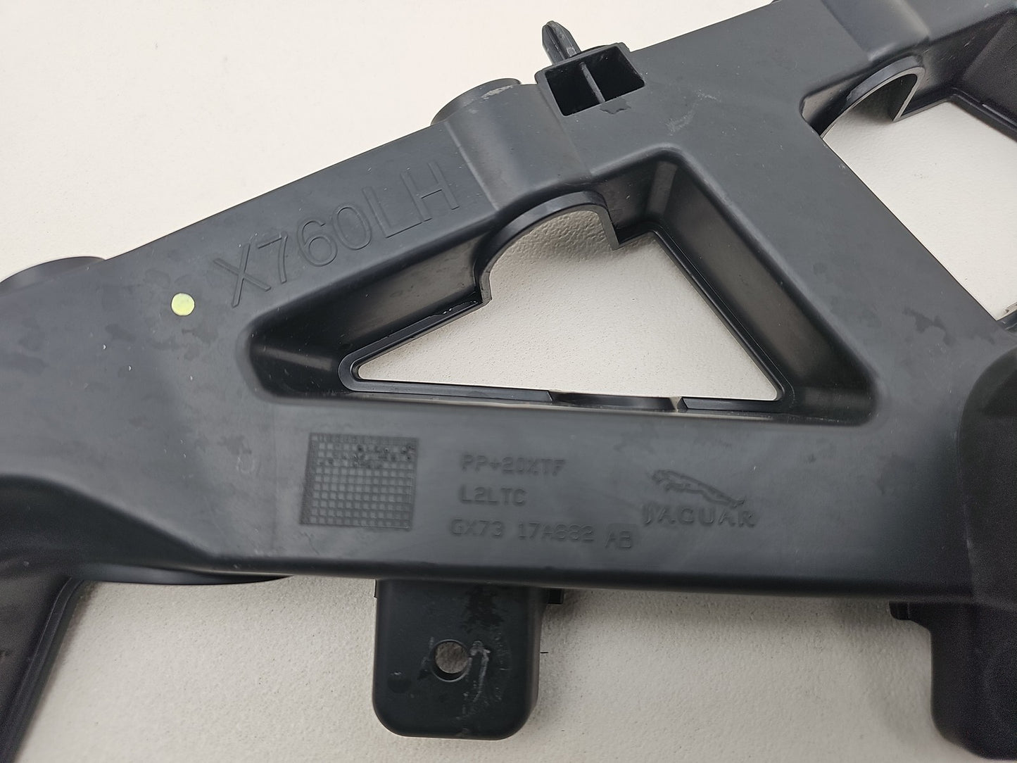JAGUAR XE X760 REAR BUMPER MOUNT BRACKET LEFT PASSENGER SIDE 2016 GX73-17A882-AD