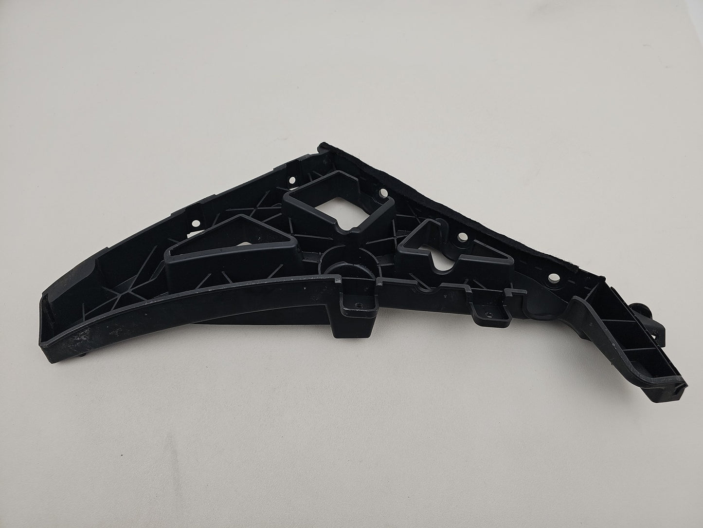 JAGUAR XE X760 REAR BUMPER MOUNT BRACKET LEFT PASSENGER SIDE 2016 GX73-17A882-AD
