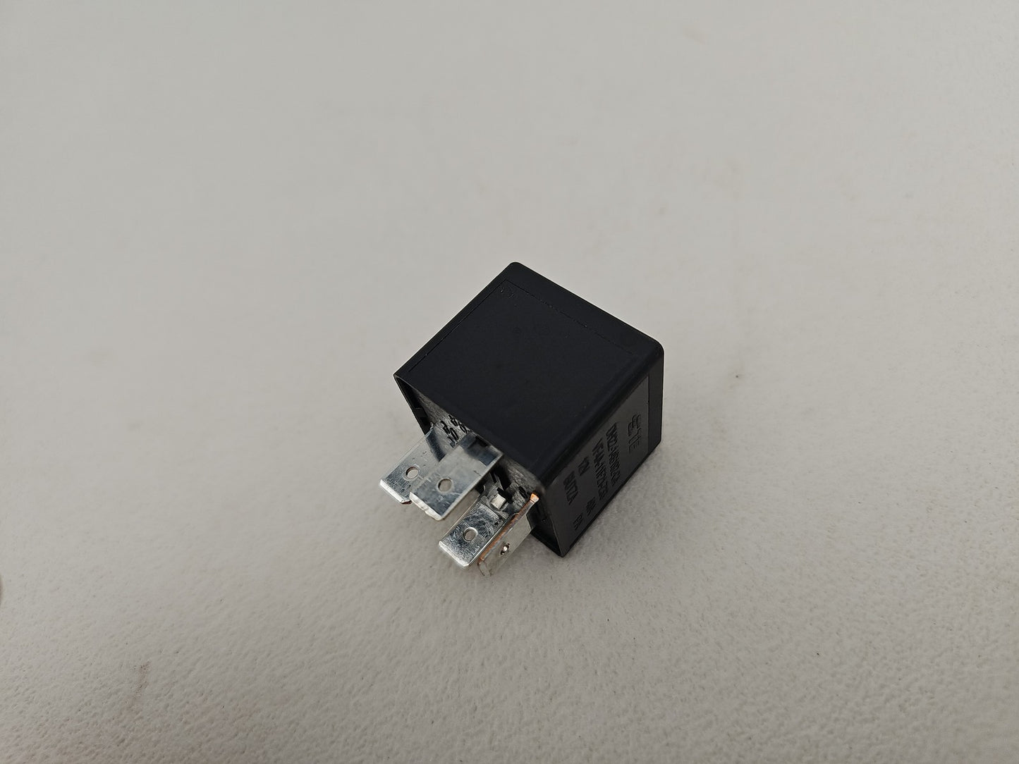 JAGUAR/LAND ROVER RELAY 4-PIN BLACK 12V 40A 2.0 DIESEL DH2214B192CA OEM GENUINE