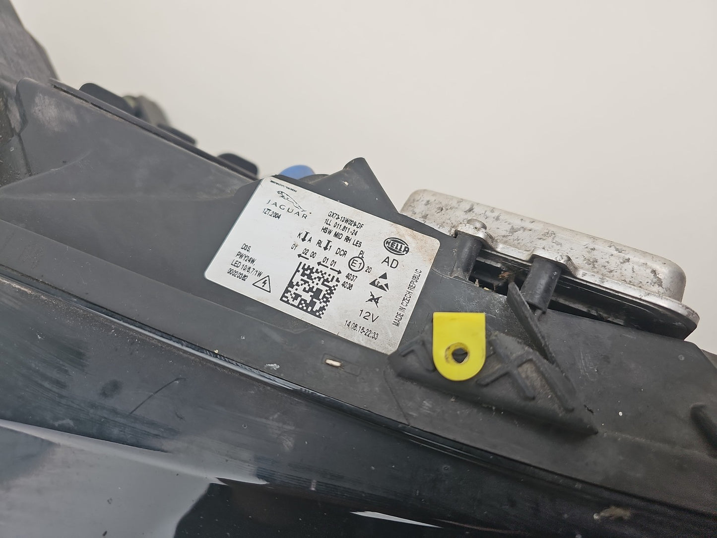 JAGUAR XE X760 XENON HEADLIGHT FRONT RIGHT SIDE DAMAGED GX73-13W029-DF 2016