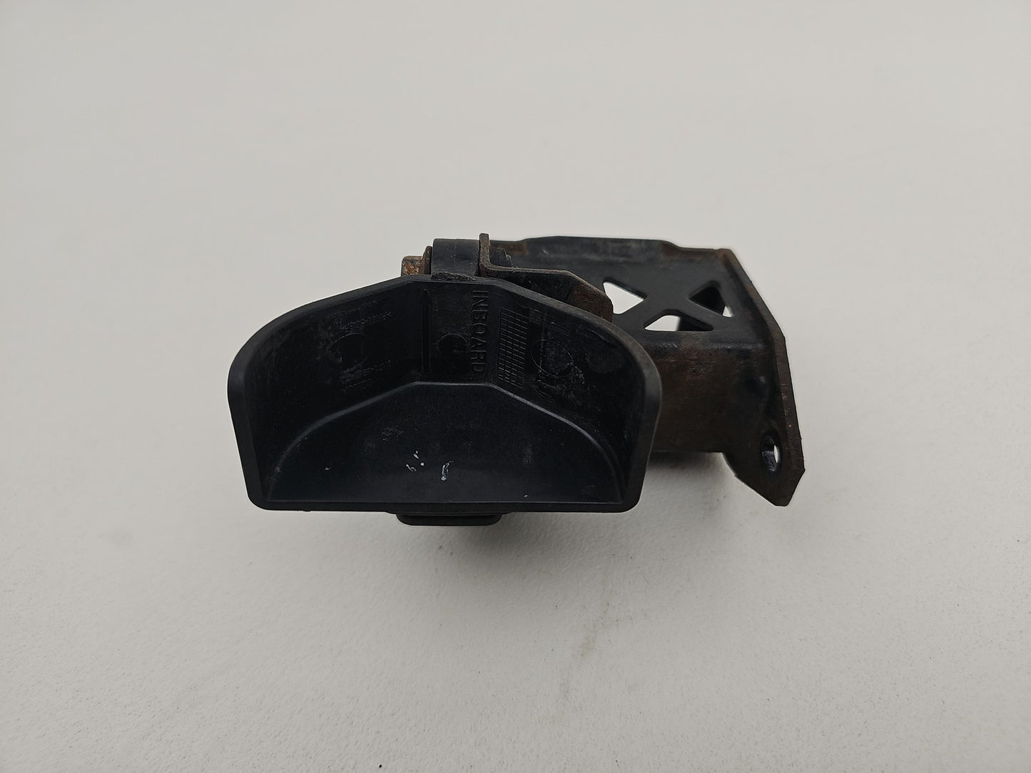 JAGUAR XF 2016 2.0 DIESEL RHD LOWER RADIATOR MOUNT BRACKET GX738983CD LEFT N/S