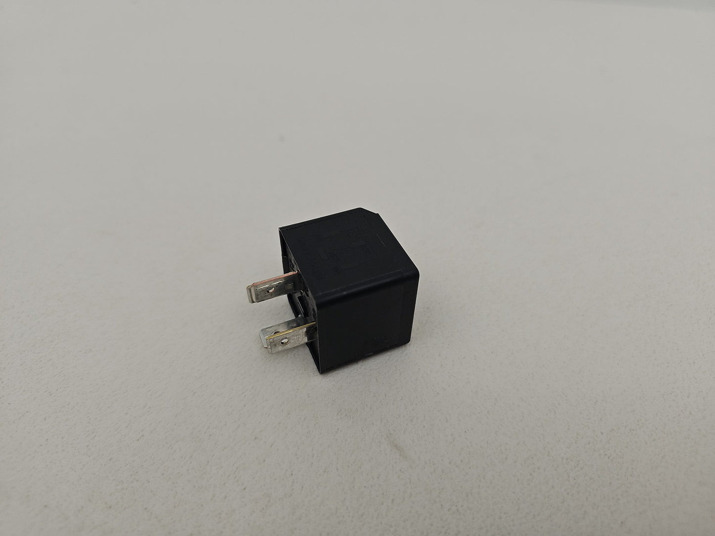 JAGUAR/LAND ROVER RELAY 4-PIN BLACK 12V 40A 2.0 DIESEL DH2214B192CA OEM GENUINE
