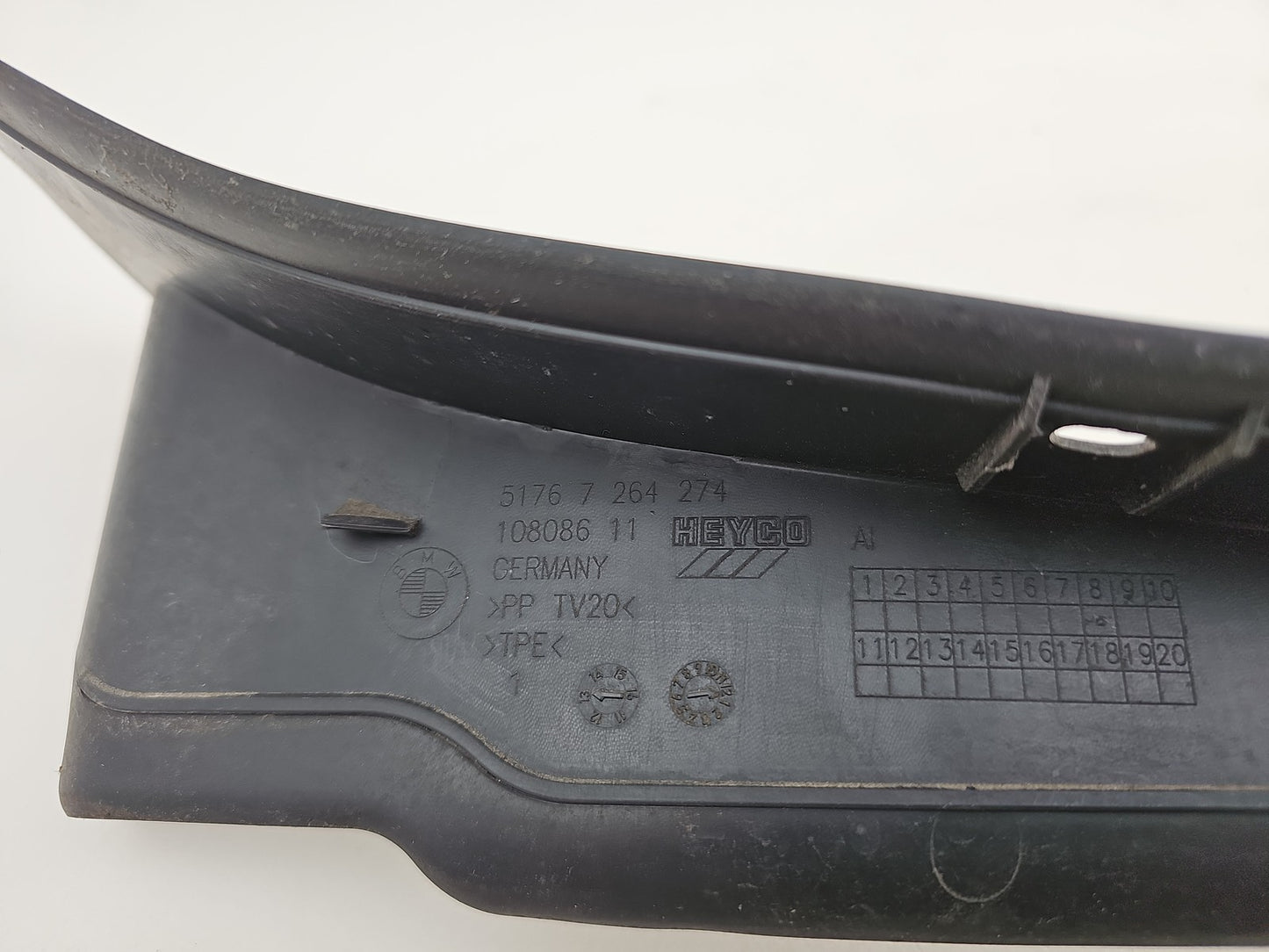 BMW F30 F31 Sealing Side Panel Cover Right O/S 7264274 51767264274 51767264274