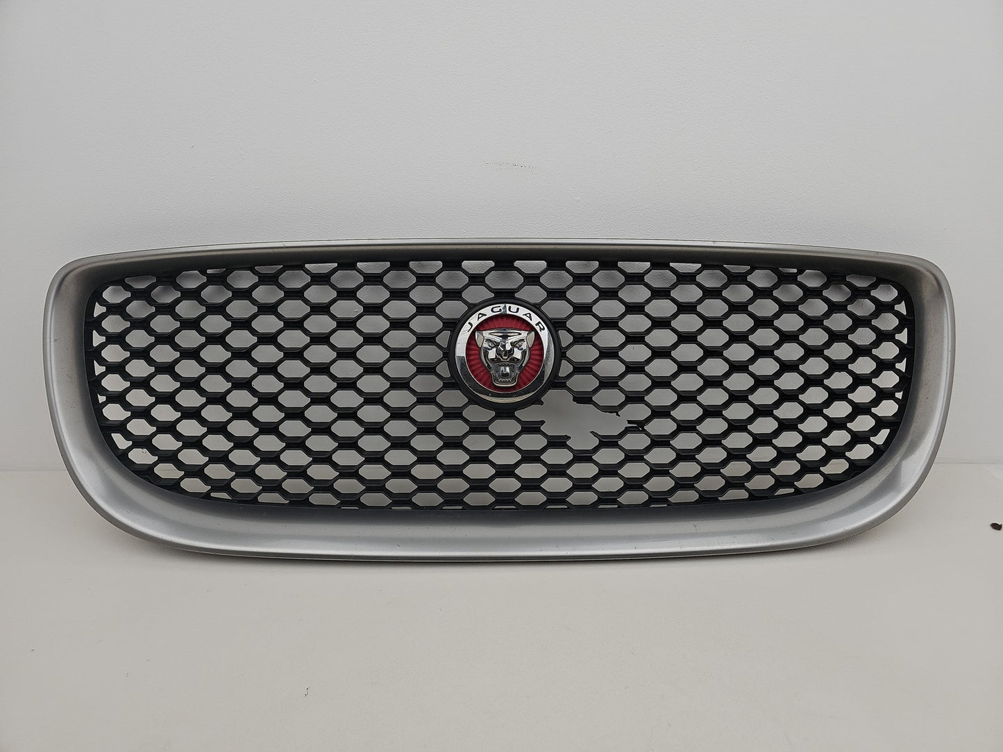 2016 JAGUAR XE R-SPORT GRILLE BUMPER FRONT X73018K28AB - DAMAGE