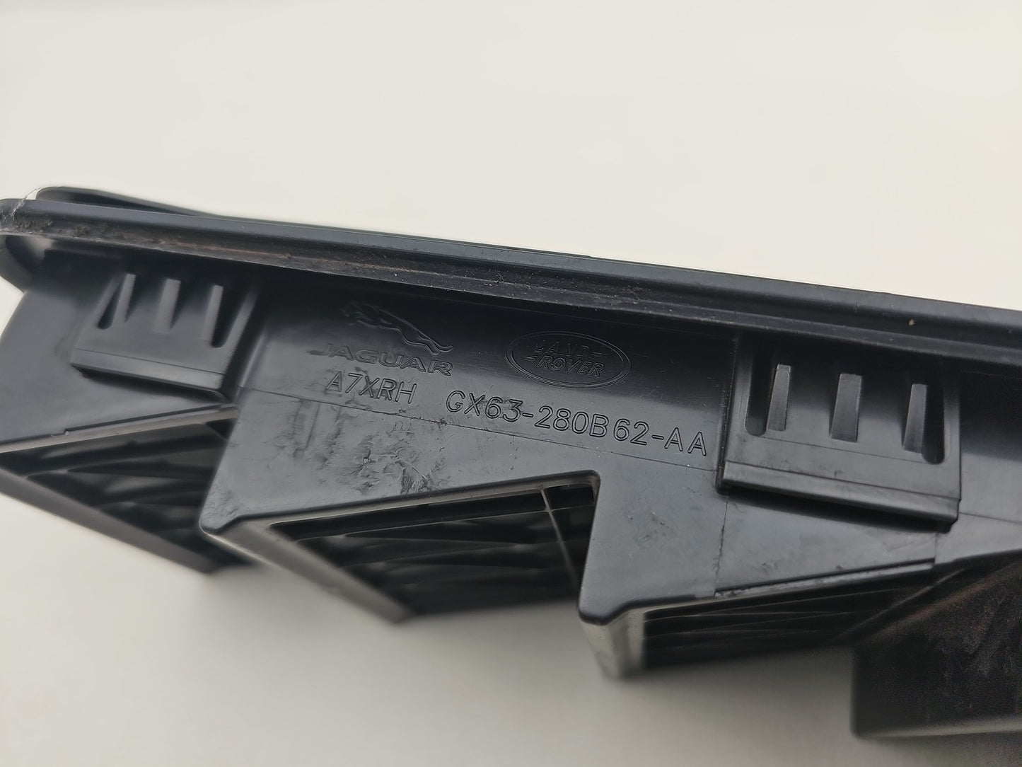 JAGUAR/LAND ROVER REAR BODY VENTS GRILLE GX63-280B62-AA OEM GENUINE