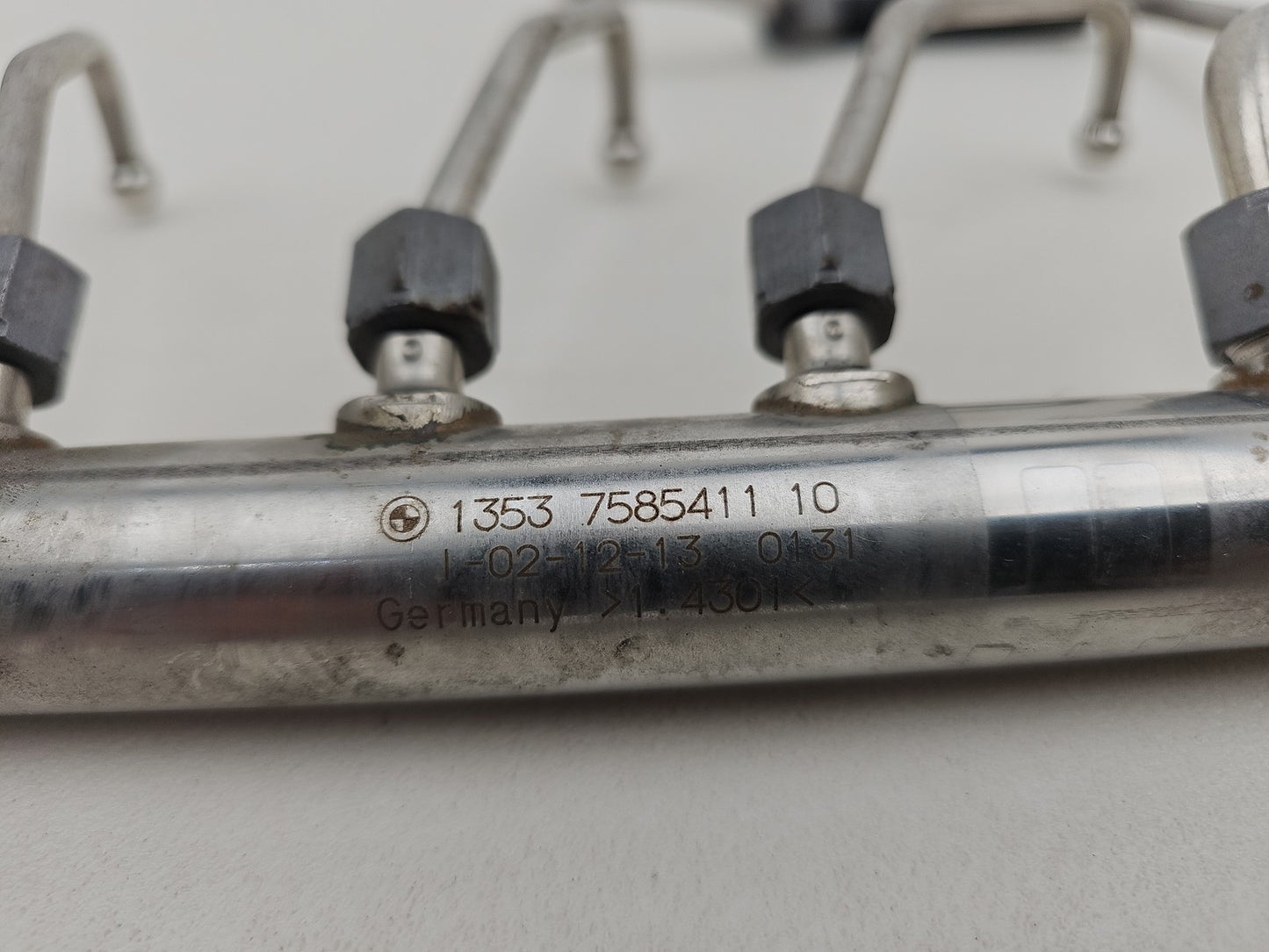 BMW F10 F20 F21 F30 N20 Petrol High Pressure Fuel Rail Line 7585411