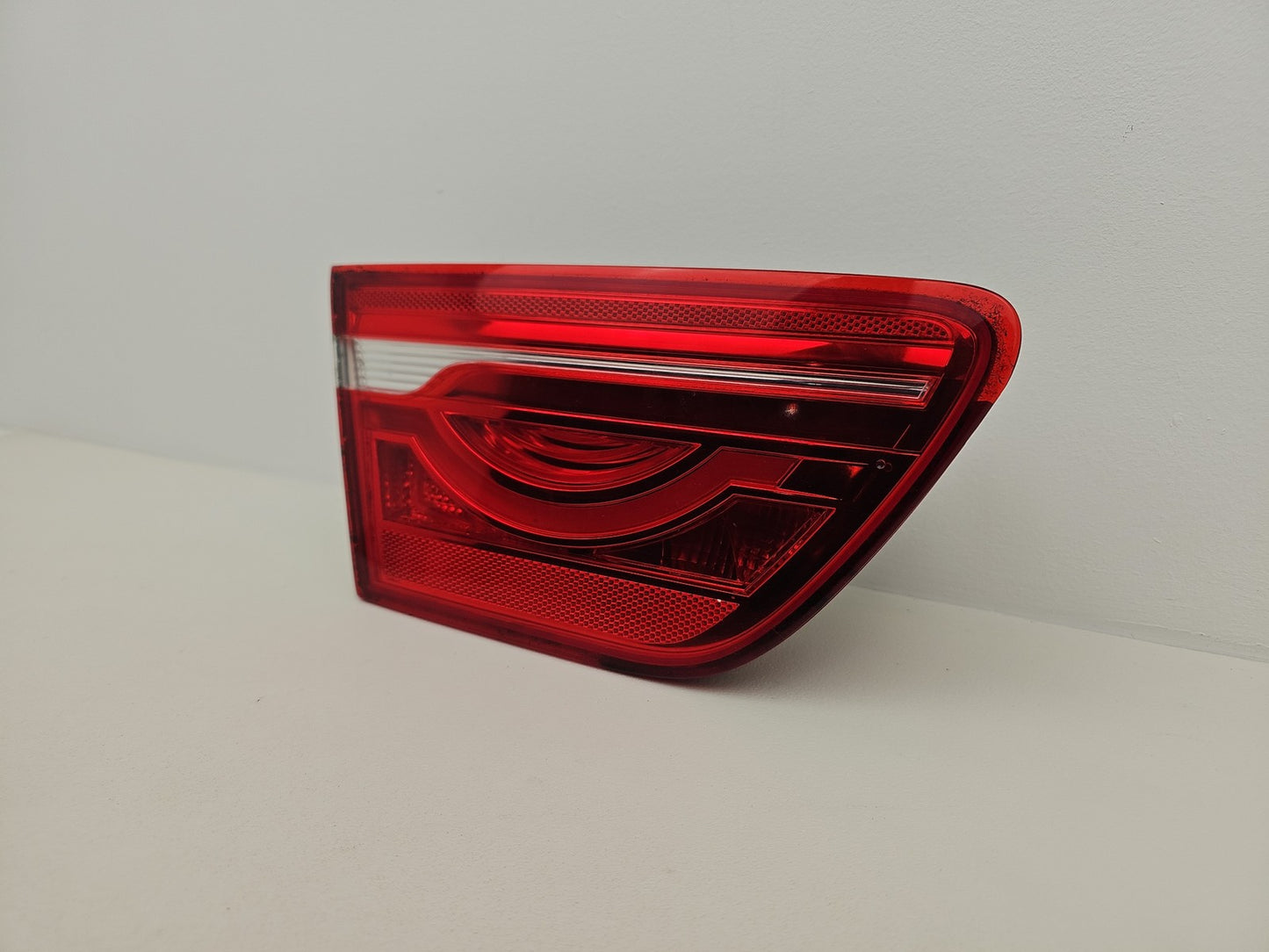 JAGUAR XE TAILLIGHT LEFT SIDE INNER 19733901 MK1 2015 - 2024 OEM GENUINE