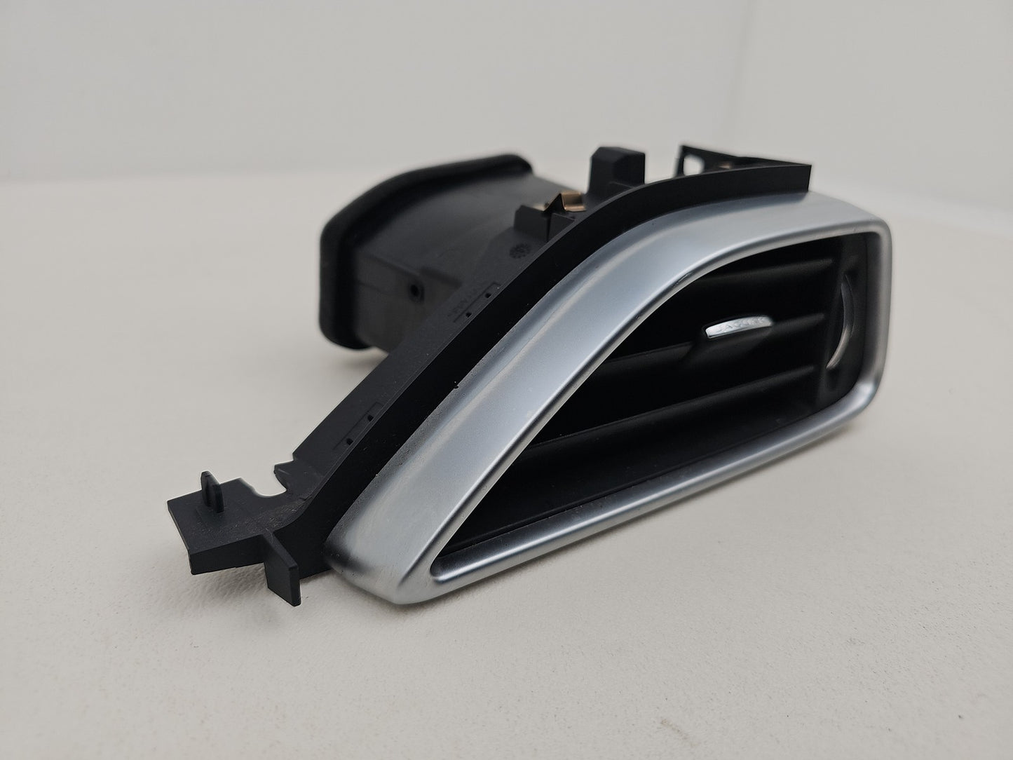 JAGUAR F-PACE XE DASHBOARD AIR VENT GRILL RIGHT SIDE HX73-018B08-AE 2015-2019