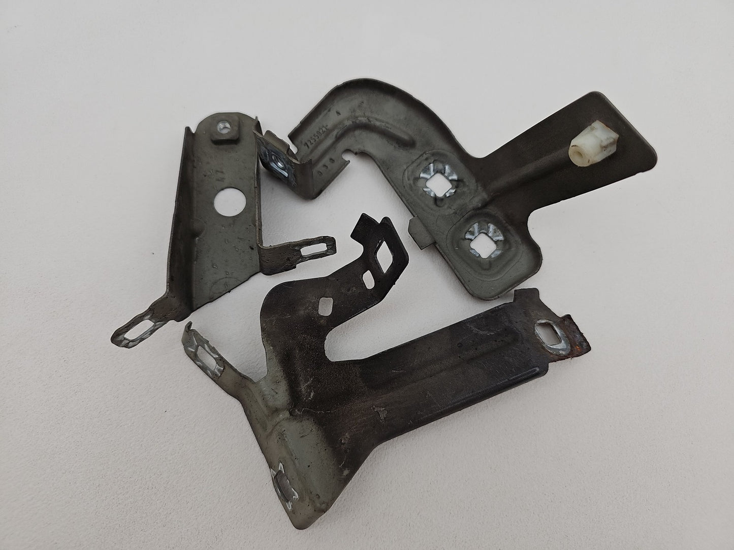 BMW 3 4 SERIES F30 F32 F36 FRONT LEFT SIDE WING BRACKET SET 7255822