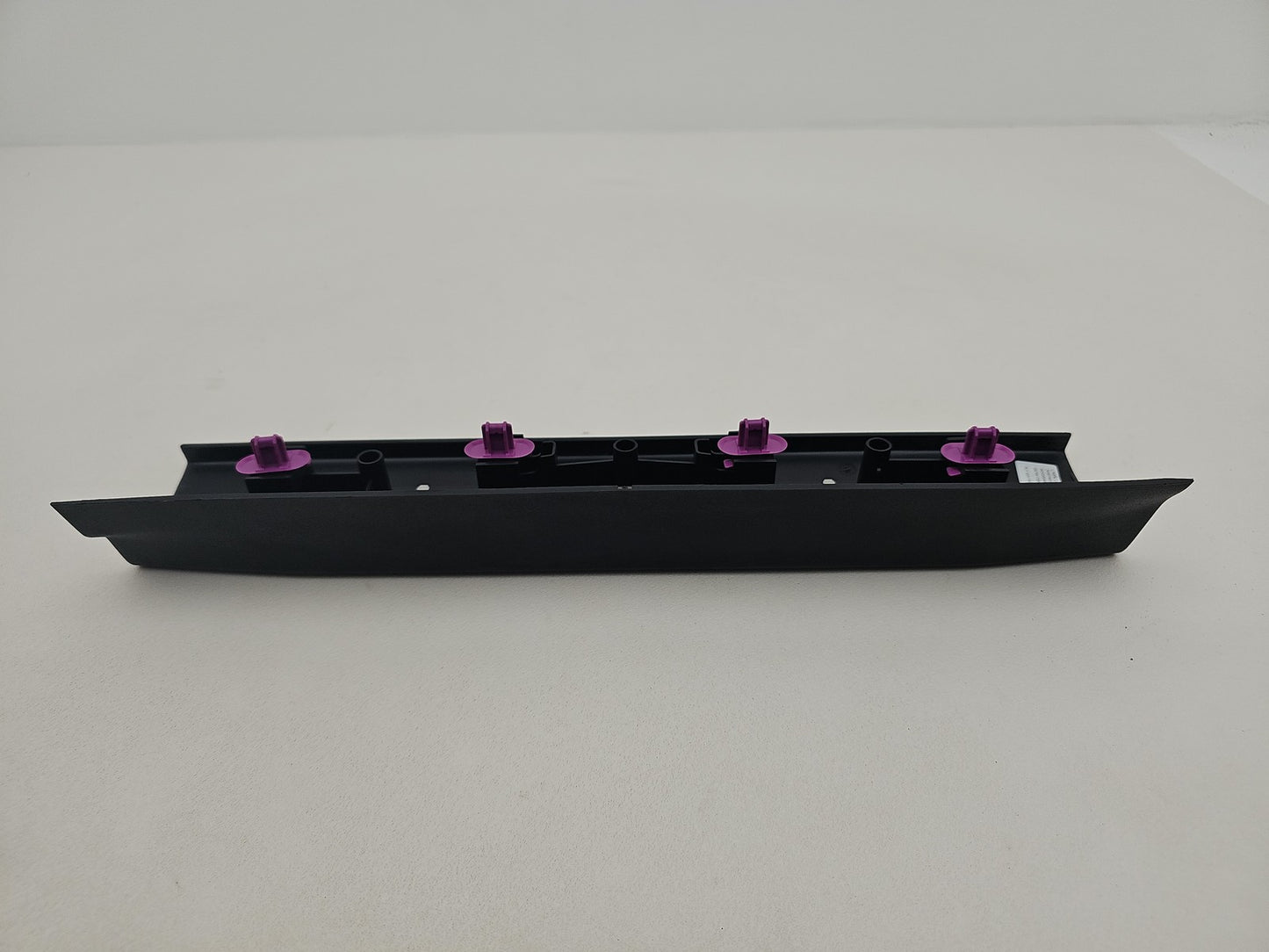 JAGUAR XE X760 DOOR SILL TRIM COVER FRONT LEFT PASSENGER SIDE 2016 GX7M-13201-A