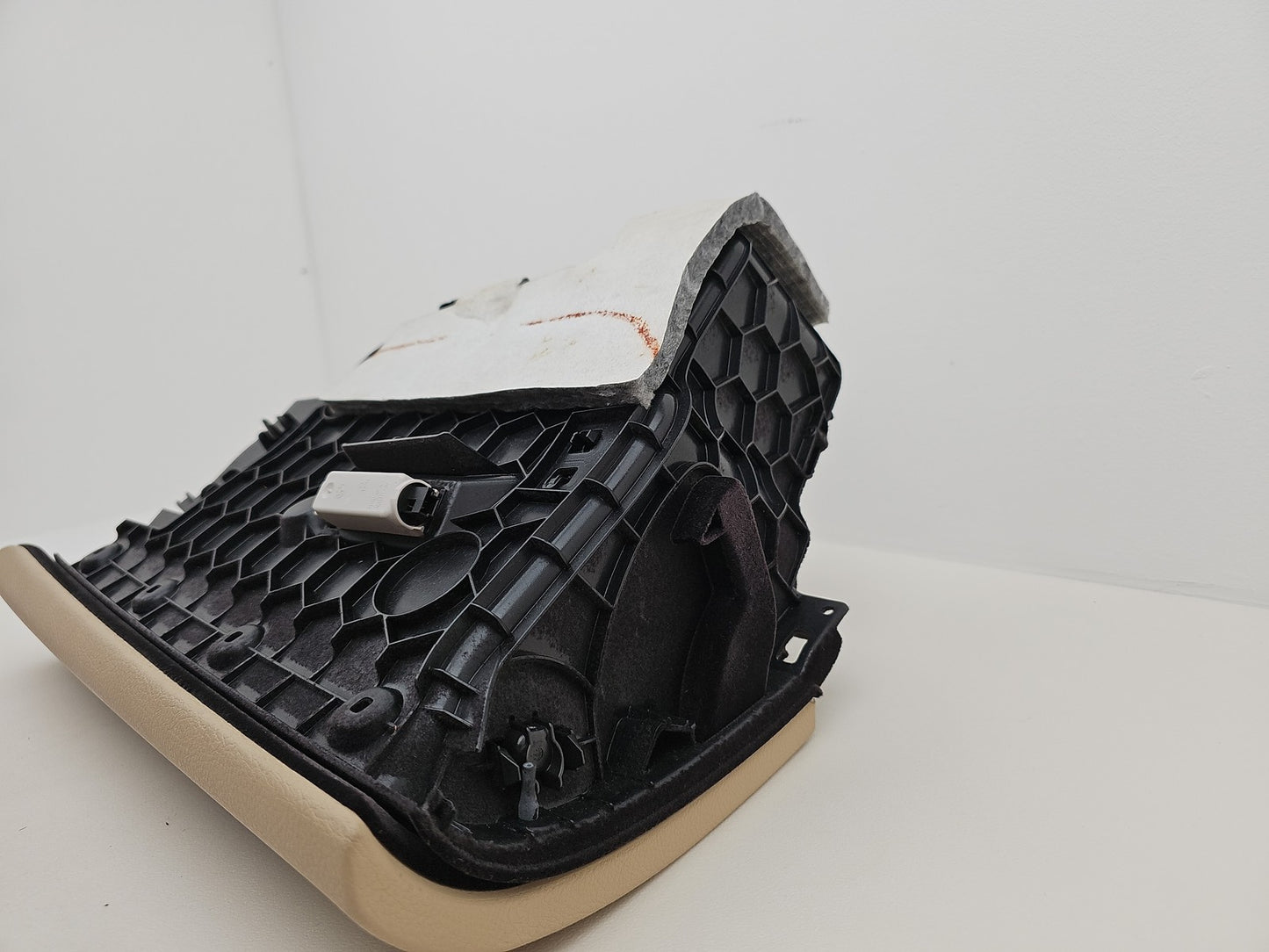 BMW 3 SERIES F30 F31 GENUINE GLOVE BOX IN BEIGE COLOUR 9227250