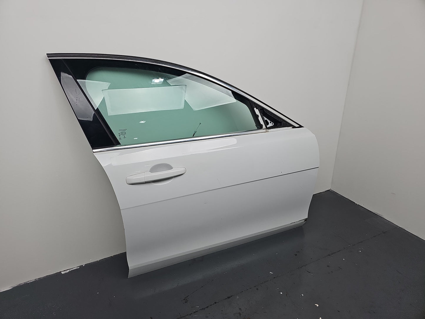 2016 JAGUAR XE X760 R-SPORT OSF RIGHT FRONT DOOR LRC NER POLARIS WHITE GENUNE