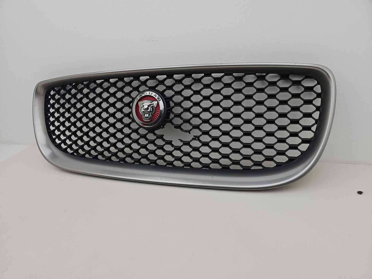 2016 JAGUAR XE R-SPORT GRILLE BUMPER FRONT X73018K28AB - DAMAGE