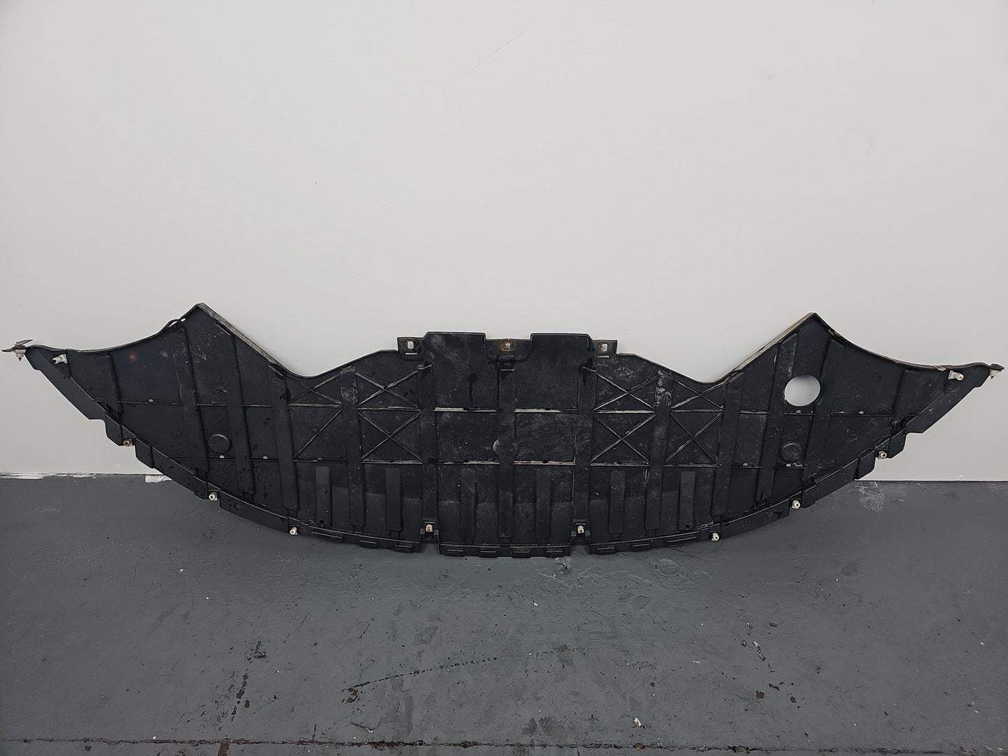 JAGUAR XE X760 FRONT BUMPER UNDER TRAY BODY SPLASH GUARD GX73-17F775-AB