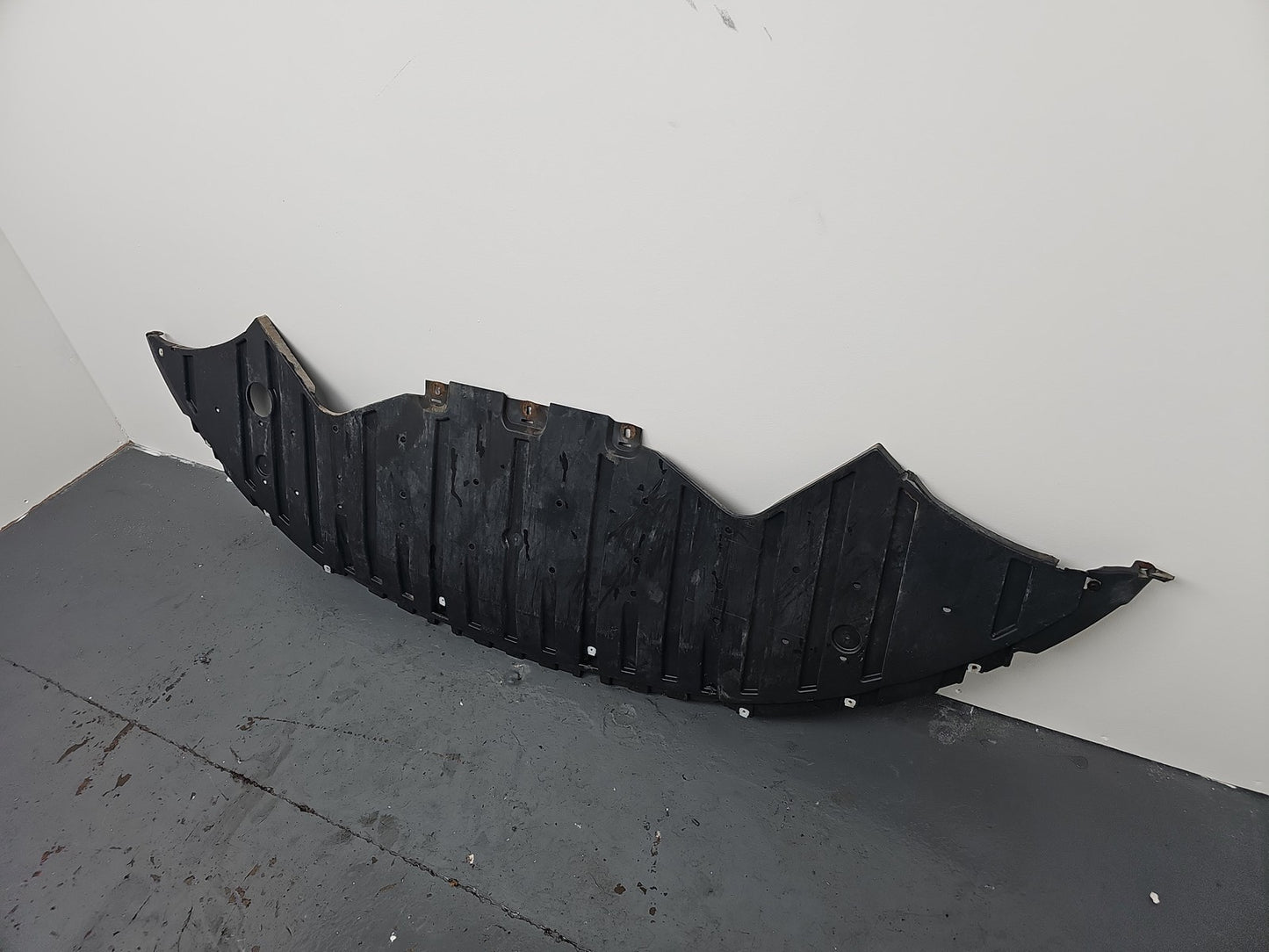JAGUAR XE X760 FRONT BUMPER UNDER TRAY BODY SPLASH GUARD GX73-17F775-AB