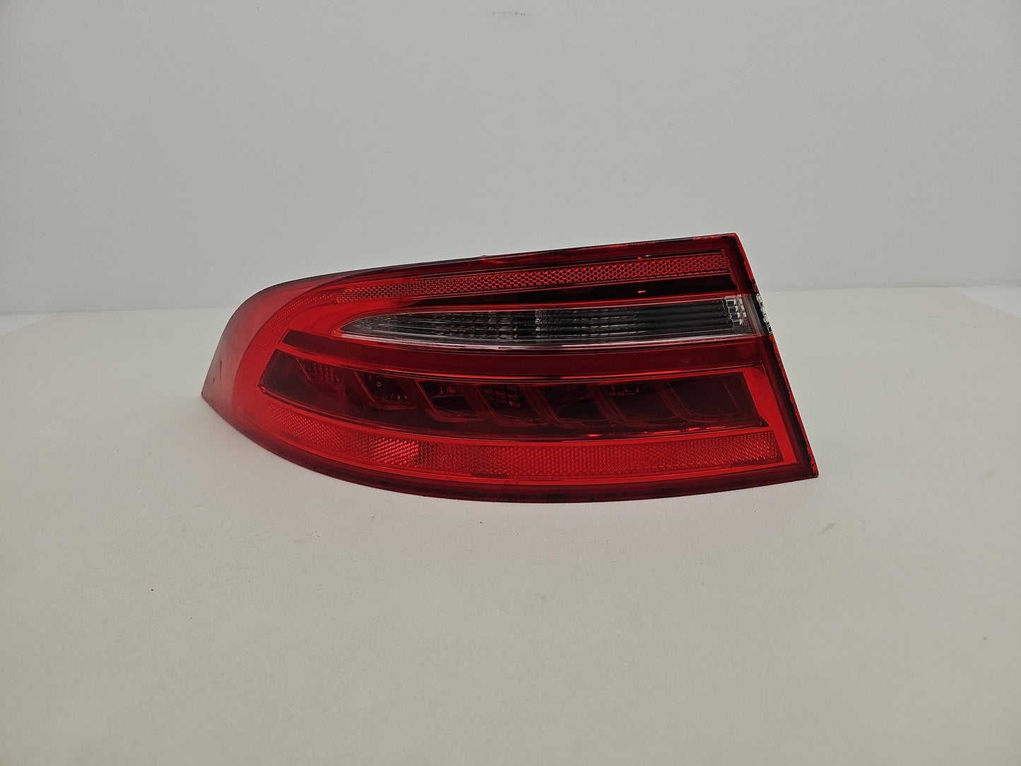 JAGUAR XE 2.0d R SPORT REAR LEFT OUTER TAILLIGHT 1973370103 OEM GENUINE