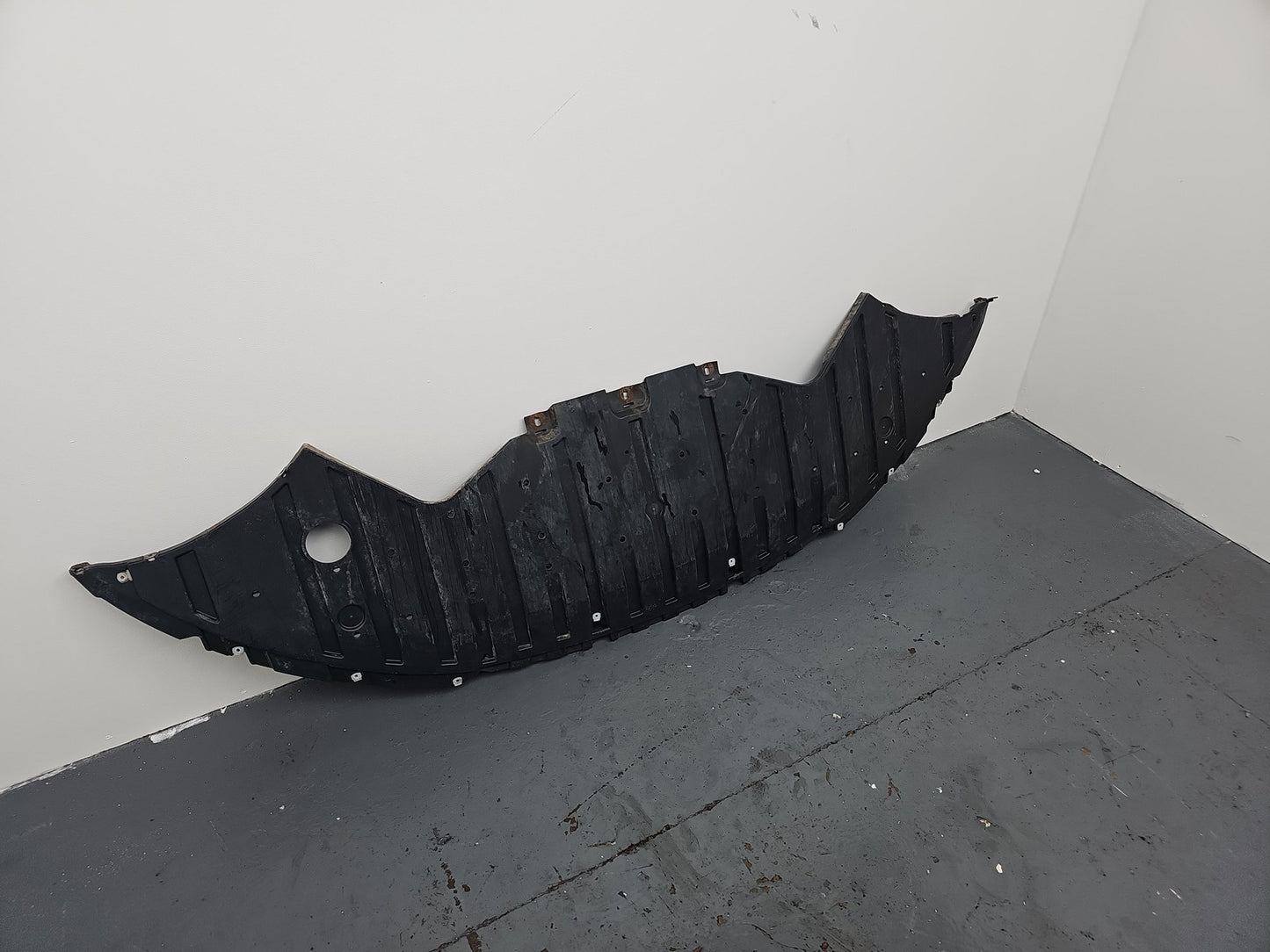 JAGUAR XE X760 FRONT BUMPER UNDER TRAY BODY SPLASH GUARD GX73-17F775-AB