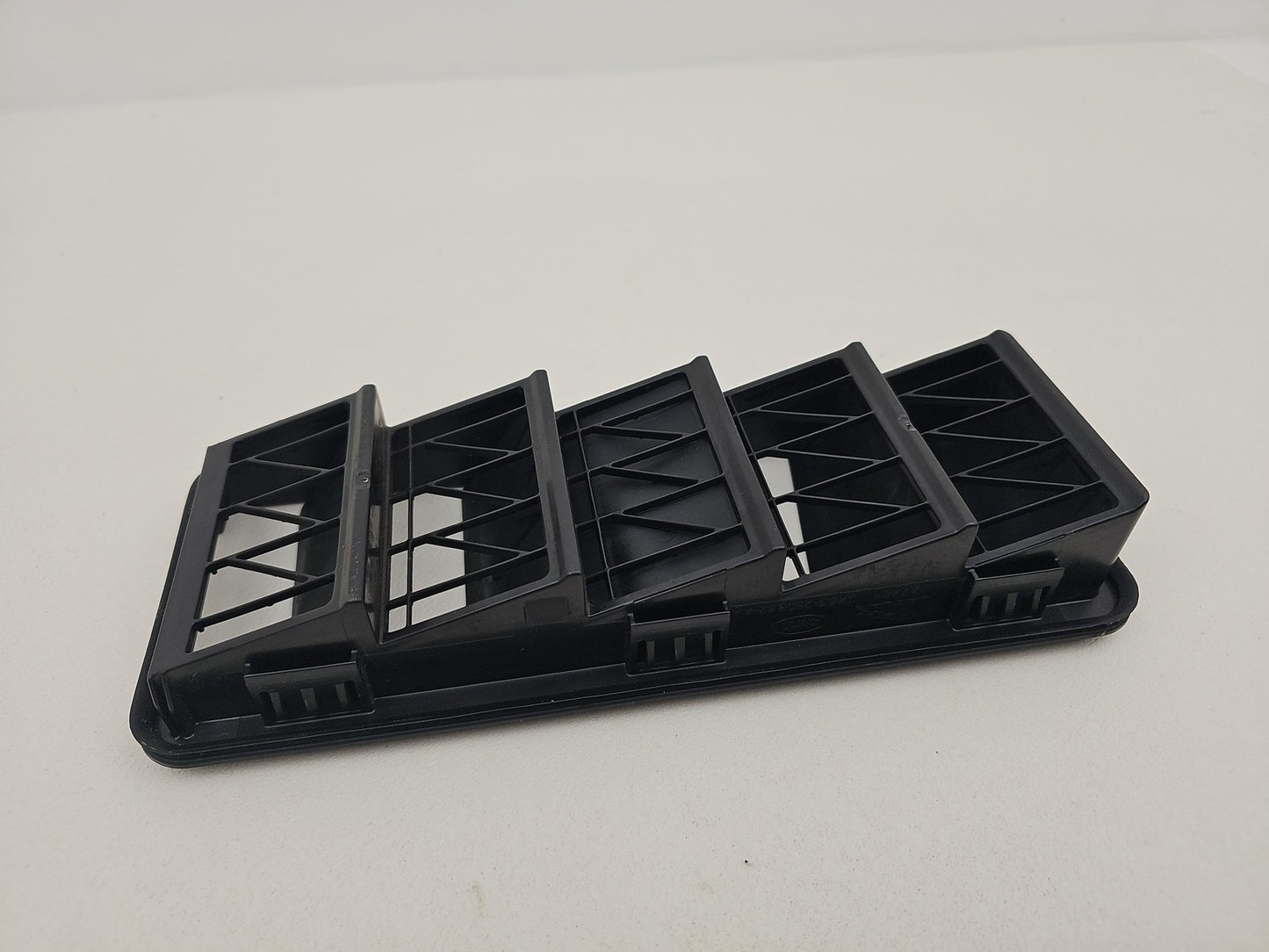 JAGUAR/LAND ROVER REAR BODY VENTS GRILLE GX63-280B62-AA OEM GENUINE