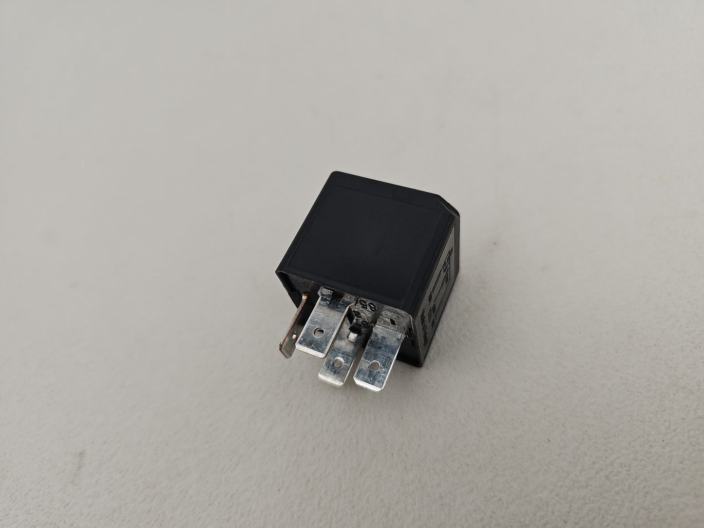 JAGUAR/LAND ROVER RELAY 4-PIN BLACK 12V 40A 2.0 DIESEL DH2214B192CA OEM GENUINE
