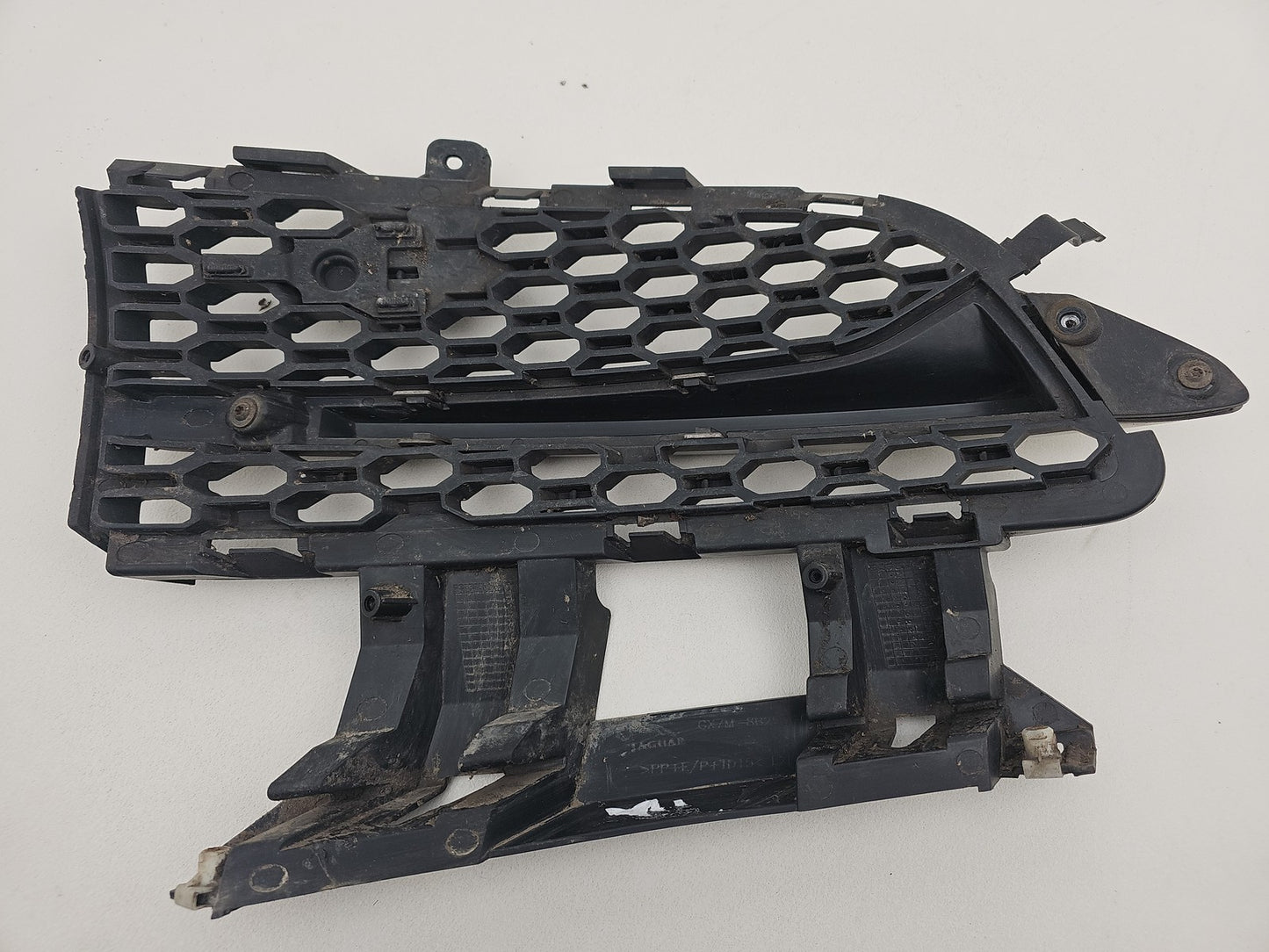 JAGUAR XE GRILLE FRONT BUMPER LEFT R SPORT GX7M-8B290-CA X760 2015-2024