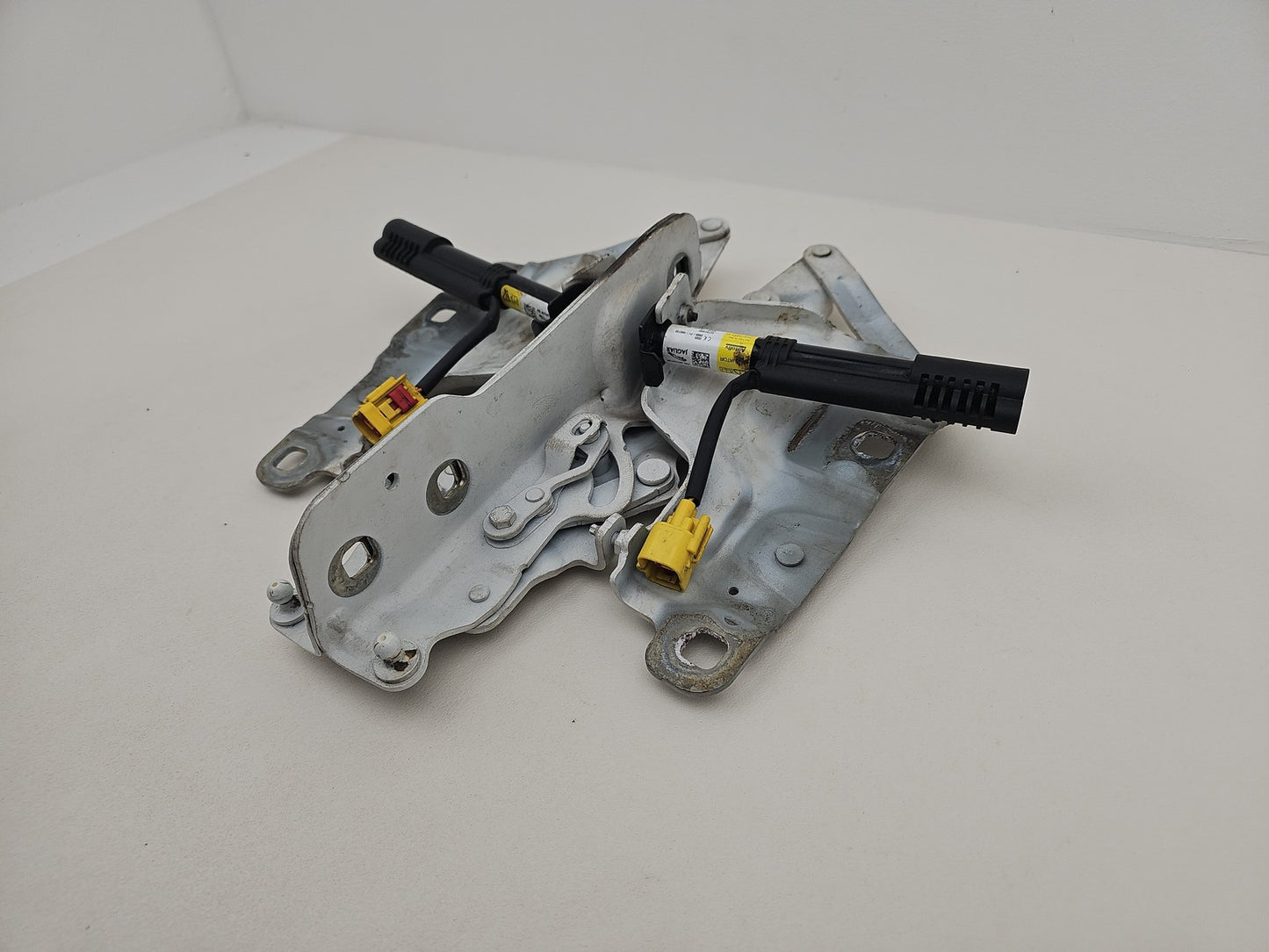 JAGUAR XE BONNET HINGES-ACTUATORS GX73-16800-AE-GX73-16801-AE NER POLARIS WHITE