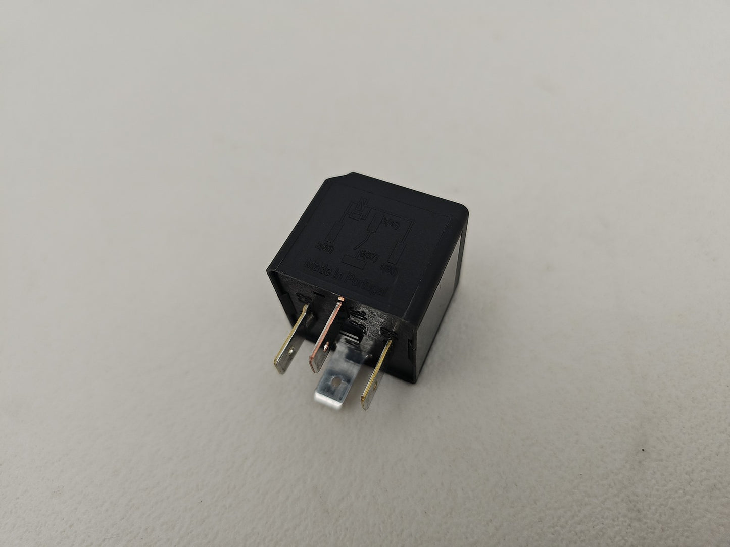 JAGUAR/LAND ROVER RELAY 4-PIN BLACK 12V 40A 2.0 DIESEL DH2214B192CA OEM GENUINE