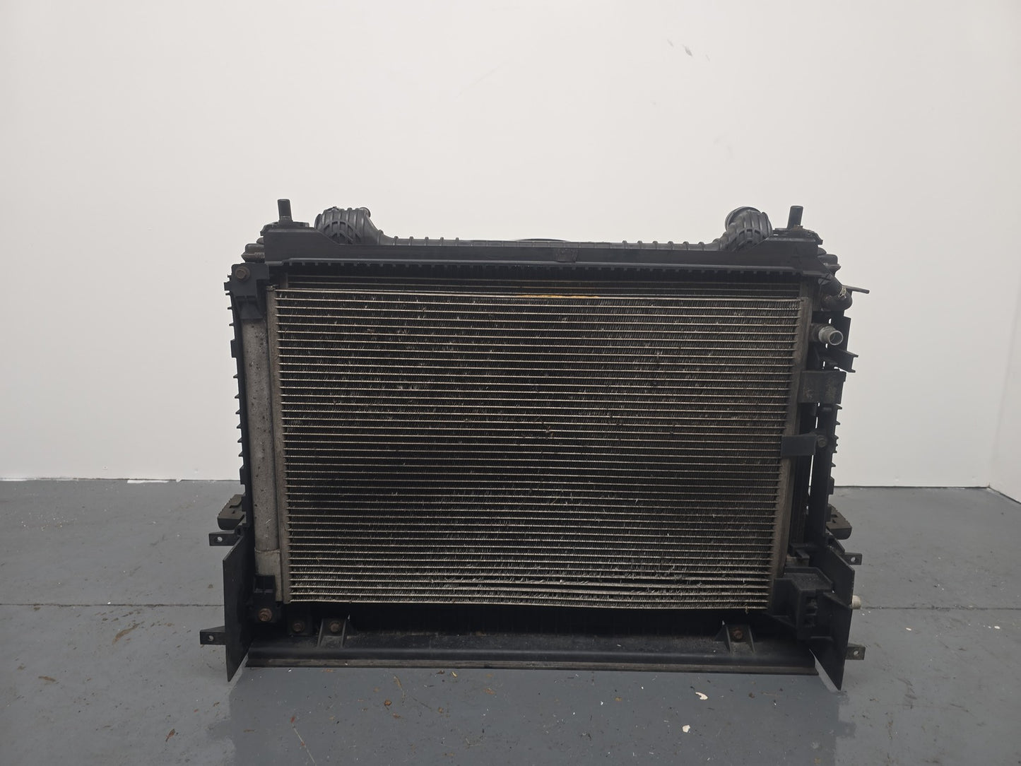 JAGUAR XE 2015-2020 2.0LTR DIESEL A/C AND WATER RADIATOR AND FAN GX73-19710-BC