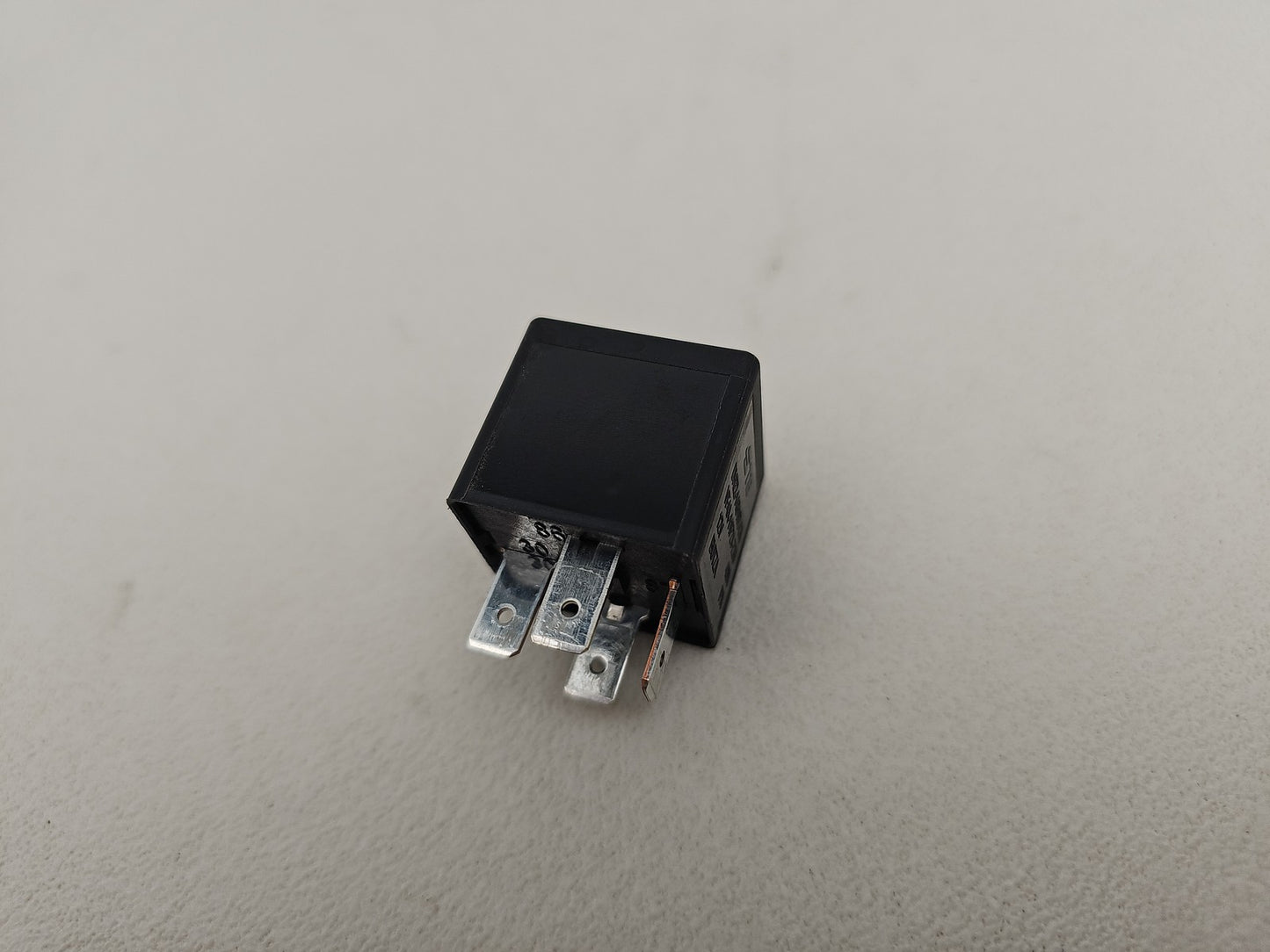 JAGUAR/LAND ROVER RELAY 4-PIN BLACK 12V 40A 2.0 DIESEL DH2214B192CA OEM GENUINE