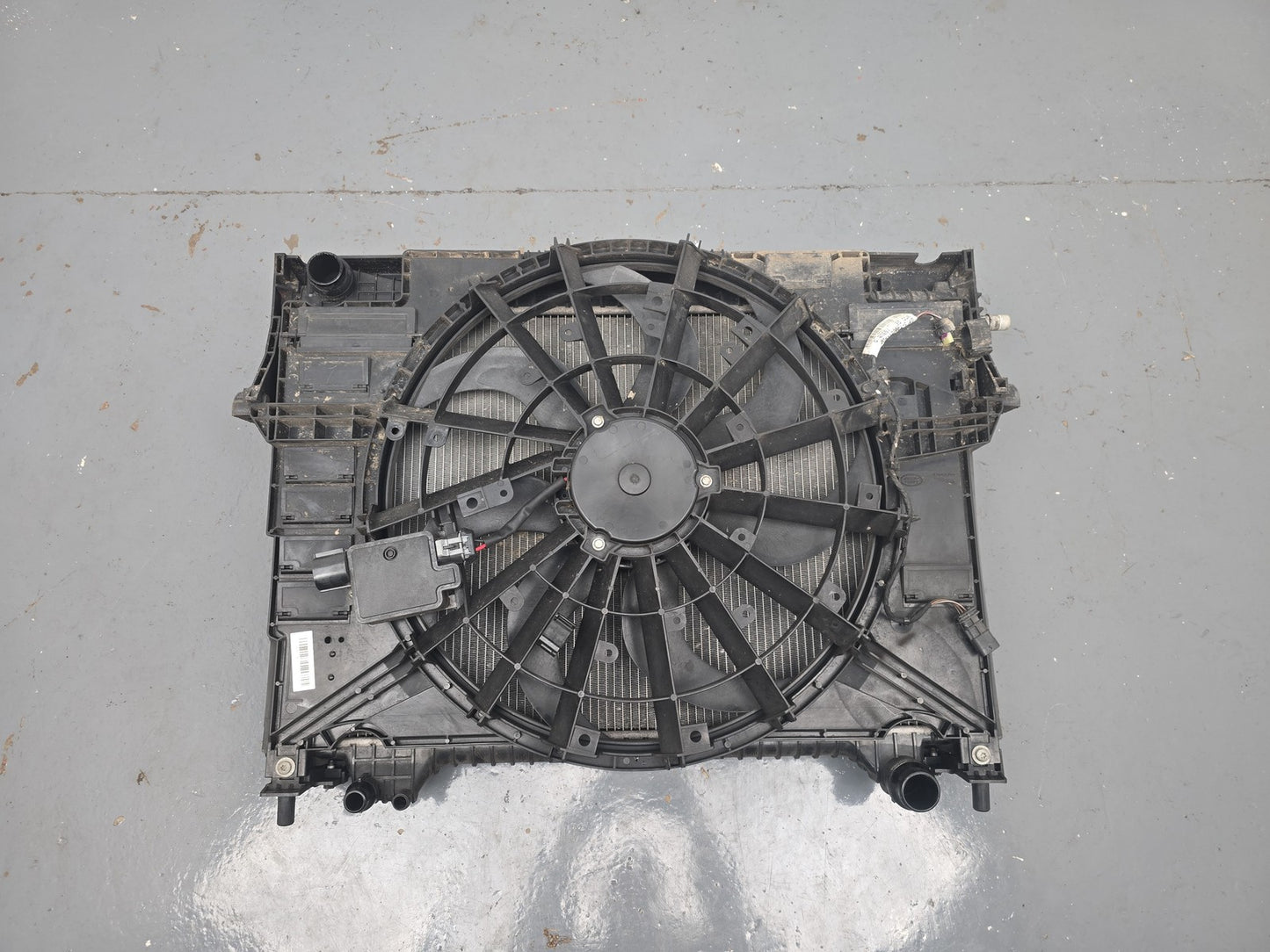 JAGUAR XE 2015-2020 2.0LTR DIESEL A/C AND WATER RADIATOR AND FAN GX73-19710-BC