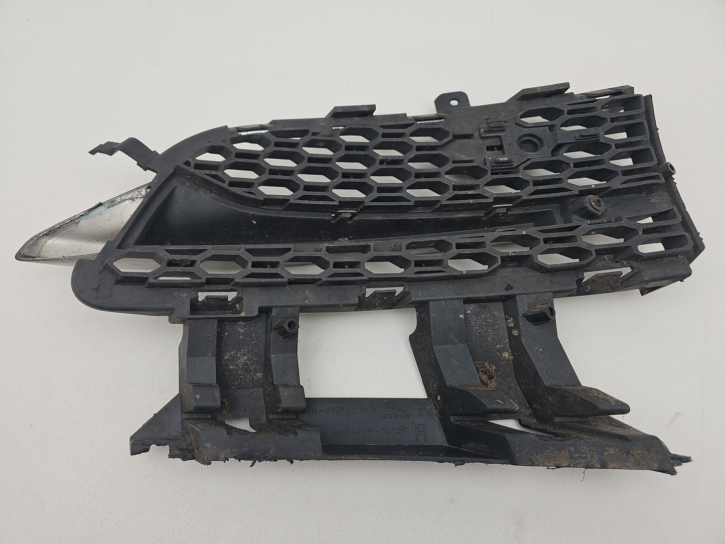 JAGUAR XE GRILLE FRONT BUMPER RIGHT R SPORT GX7M-8B289-CA X760 2015-2024