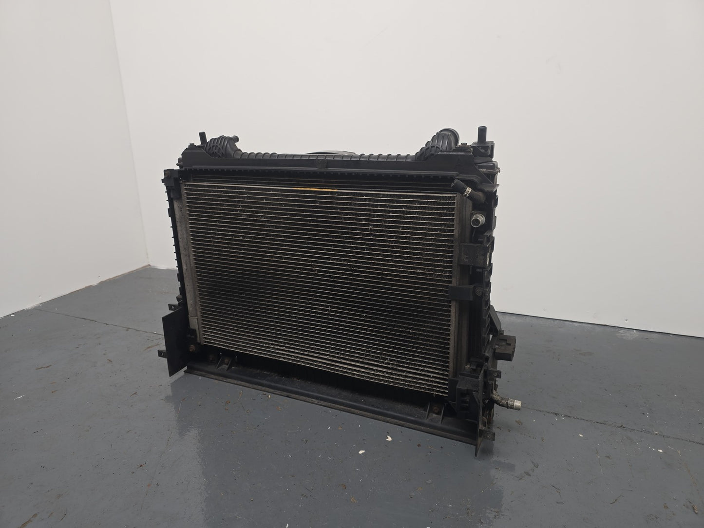 JAGUAR XE 2015-2020 2.0LTR DIESEL A/C AND WATER RADIATOR AND FAN GX73-19710-BC