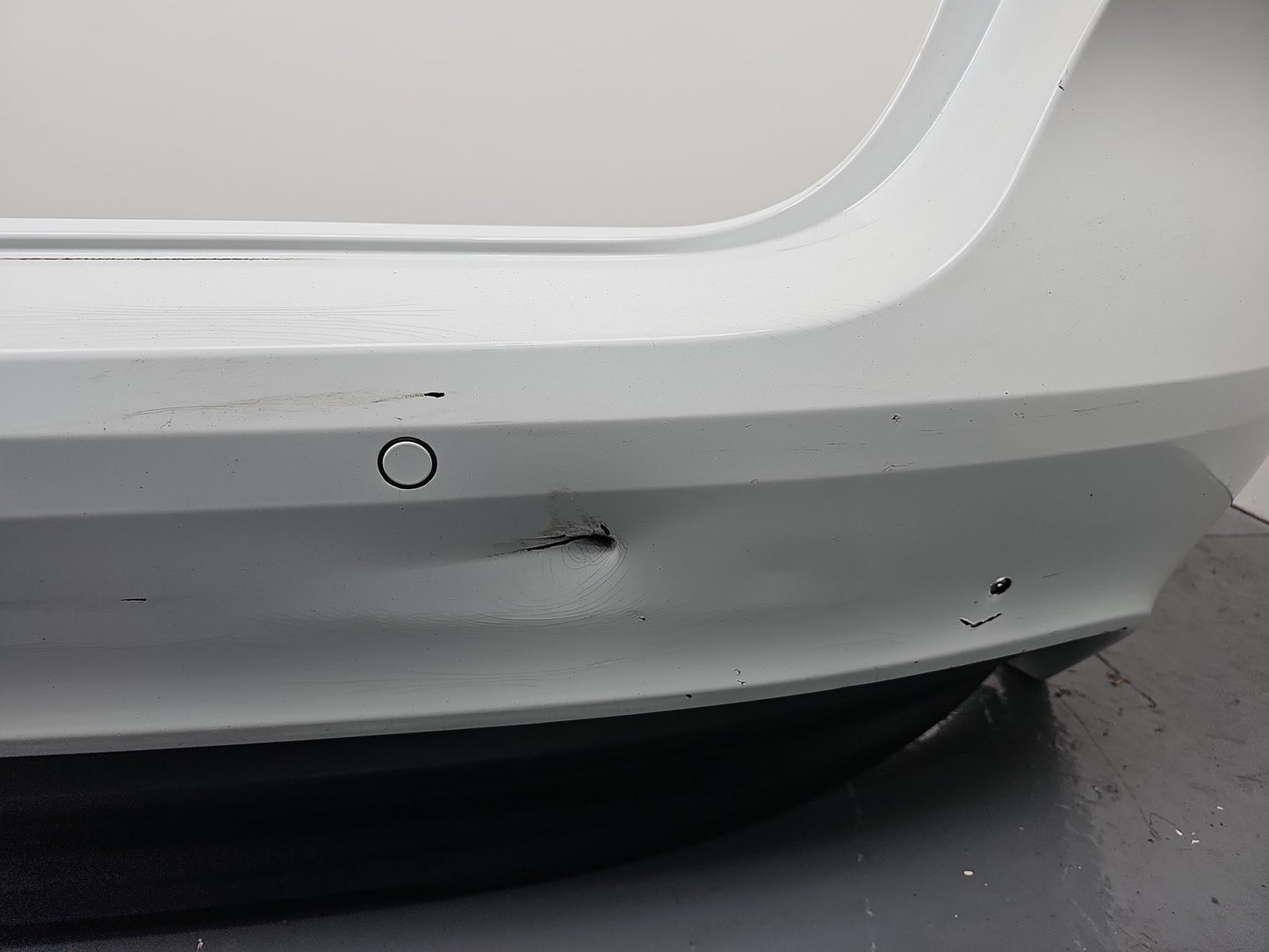 JAGUAR XE X760 COMPLETE REAR BUMPER WITH SENSORS IN LRC NER POLARIS WHITE 2016