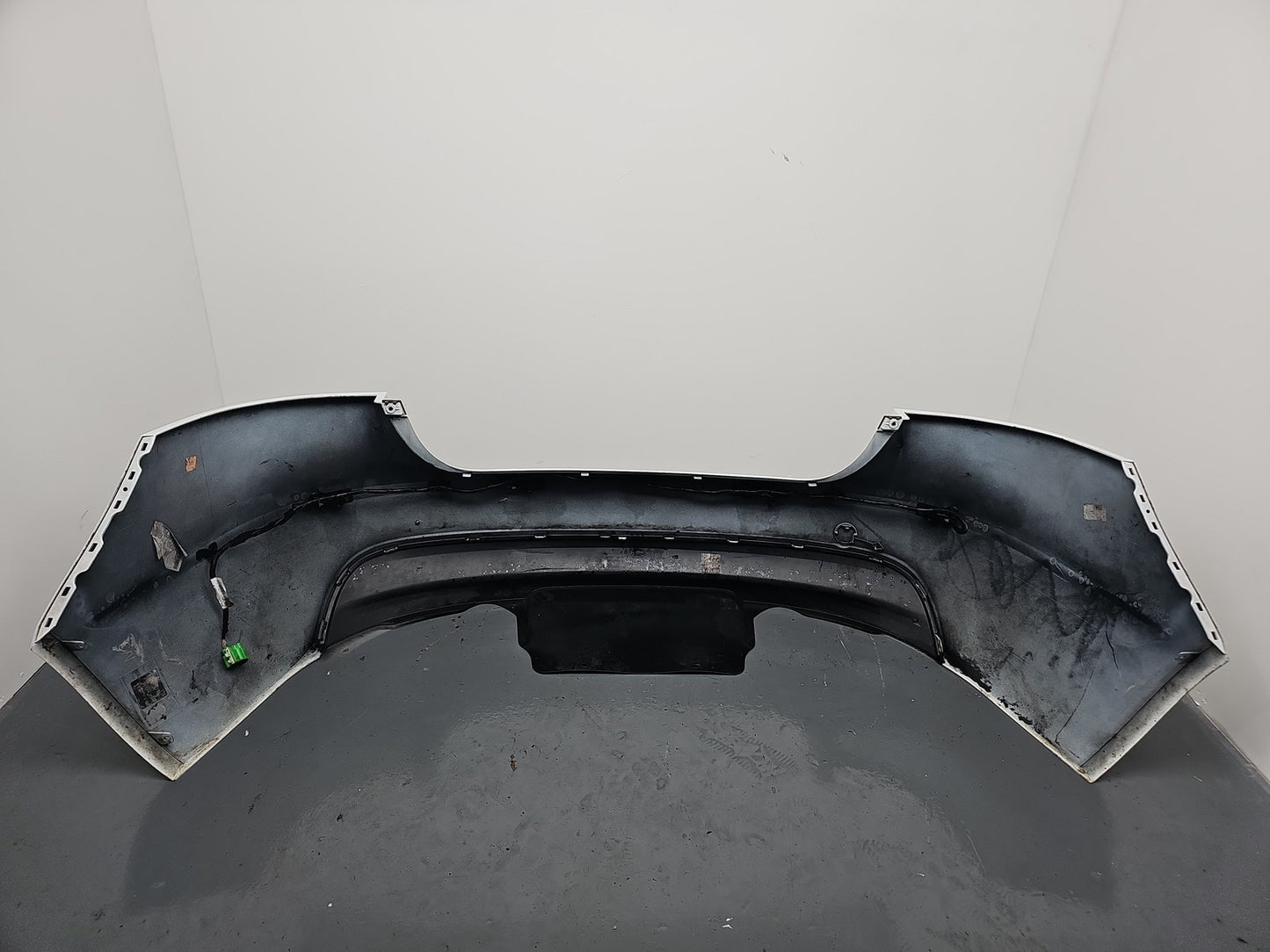 JAGUAR XE X760 COMPLETE REAR BUMPER WITH SENSORS IN LRC NER POLARIS WHITE 2016