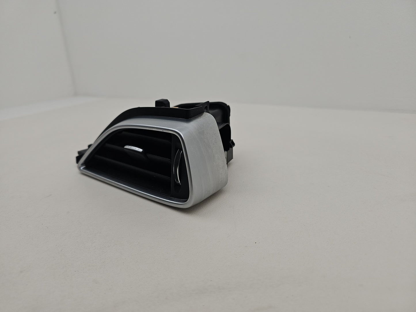 JAGUAR F-PACE XE DASHBOARD AIR VENT GRILL RIGHT SIDE HX73-018B08-AE 2015-2019