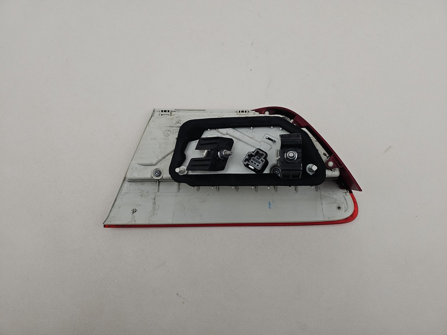 JAGUAR XE TAILLIGHT LEFT SIDE INNER 19733901 MK1 2015 - 2024 OEM GENUINE