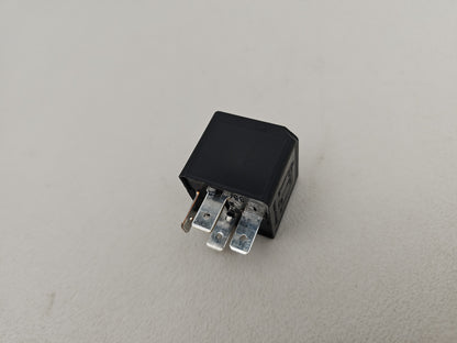 Jaguar/Land Rover Relay 4-Pin Black 12v 40a 2.0 Diesel Dh2214b192ca Oem Genuine - photo 3