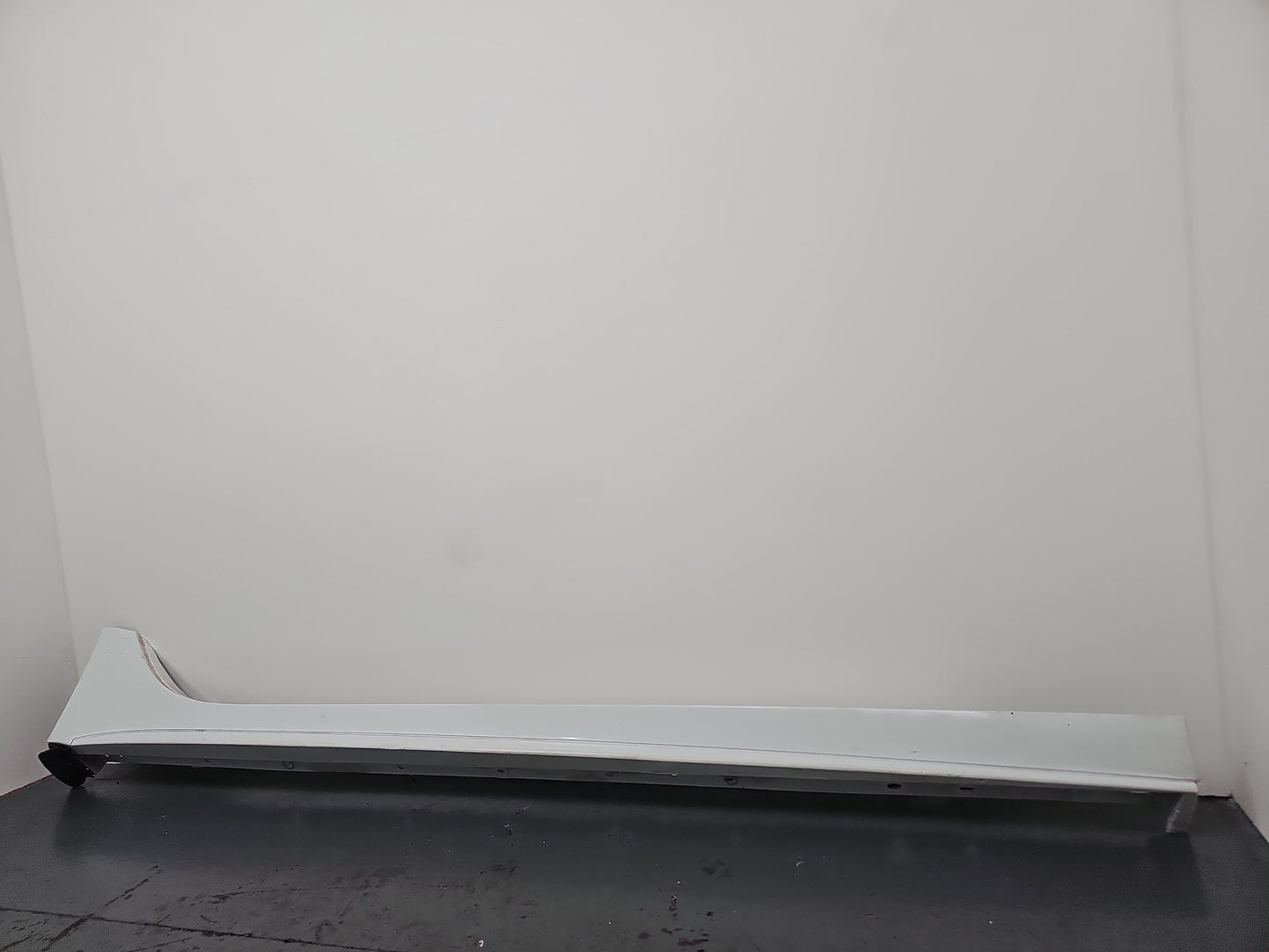 Side Skirt RH 3