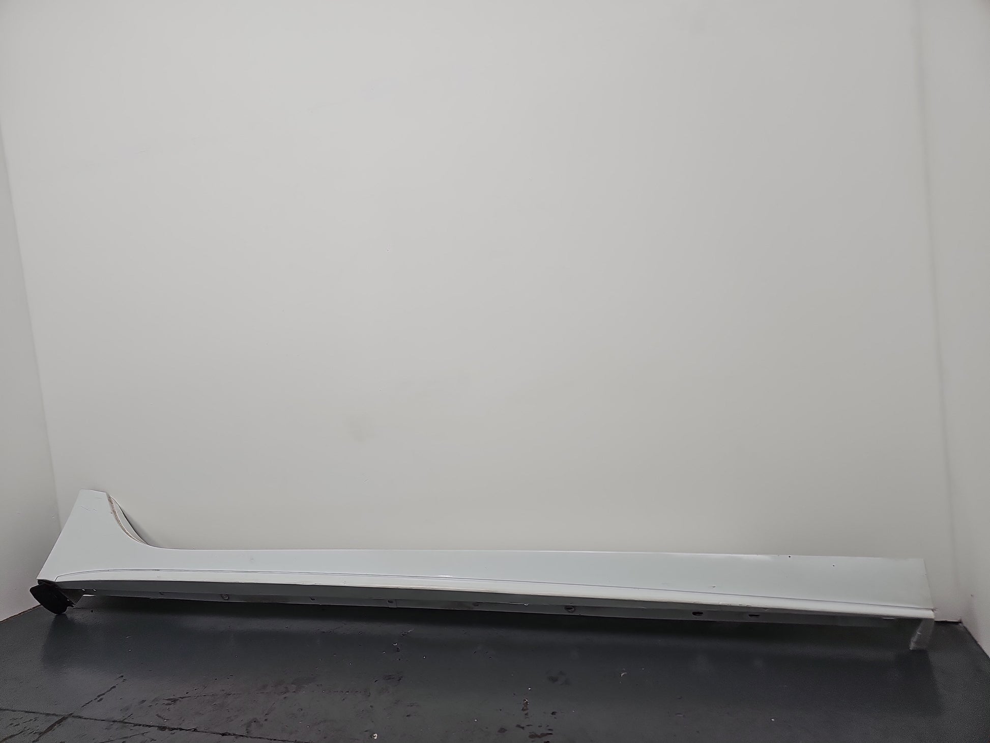 Side Skirt RH 3