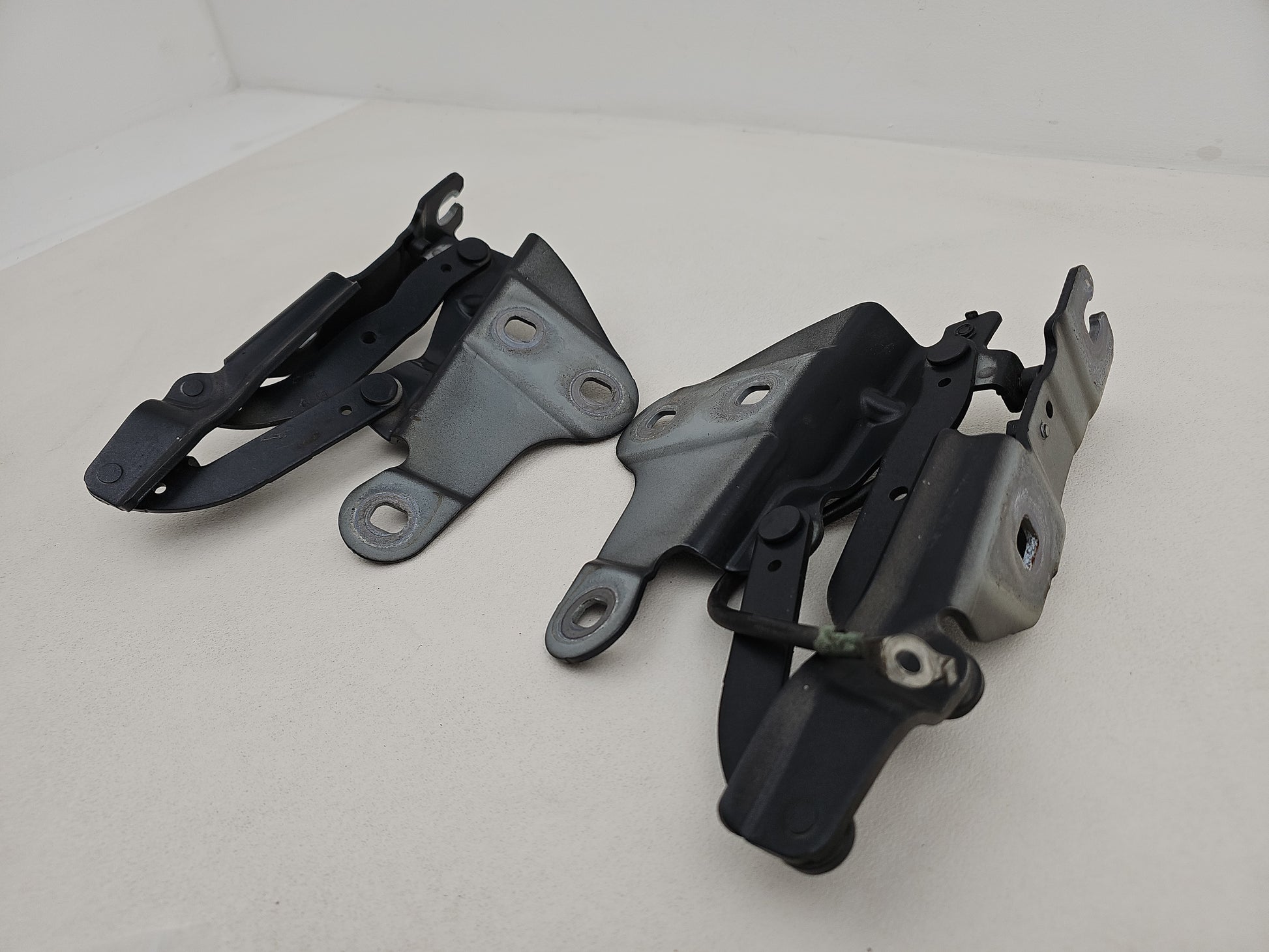 Bonnet Hinges 3