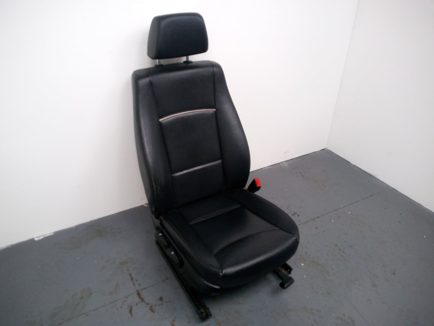 Bmw X1 E84 Seat Front Right O/S Heated Leather Nevada Black Piping Grey Brown - photo 3