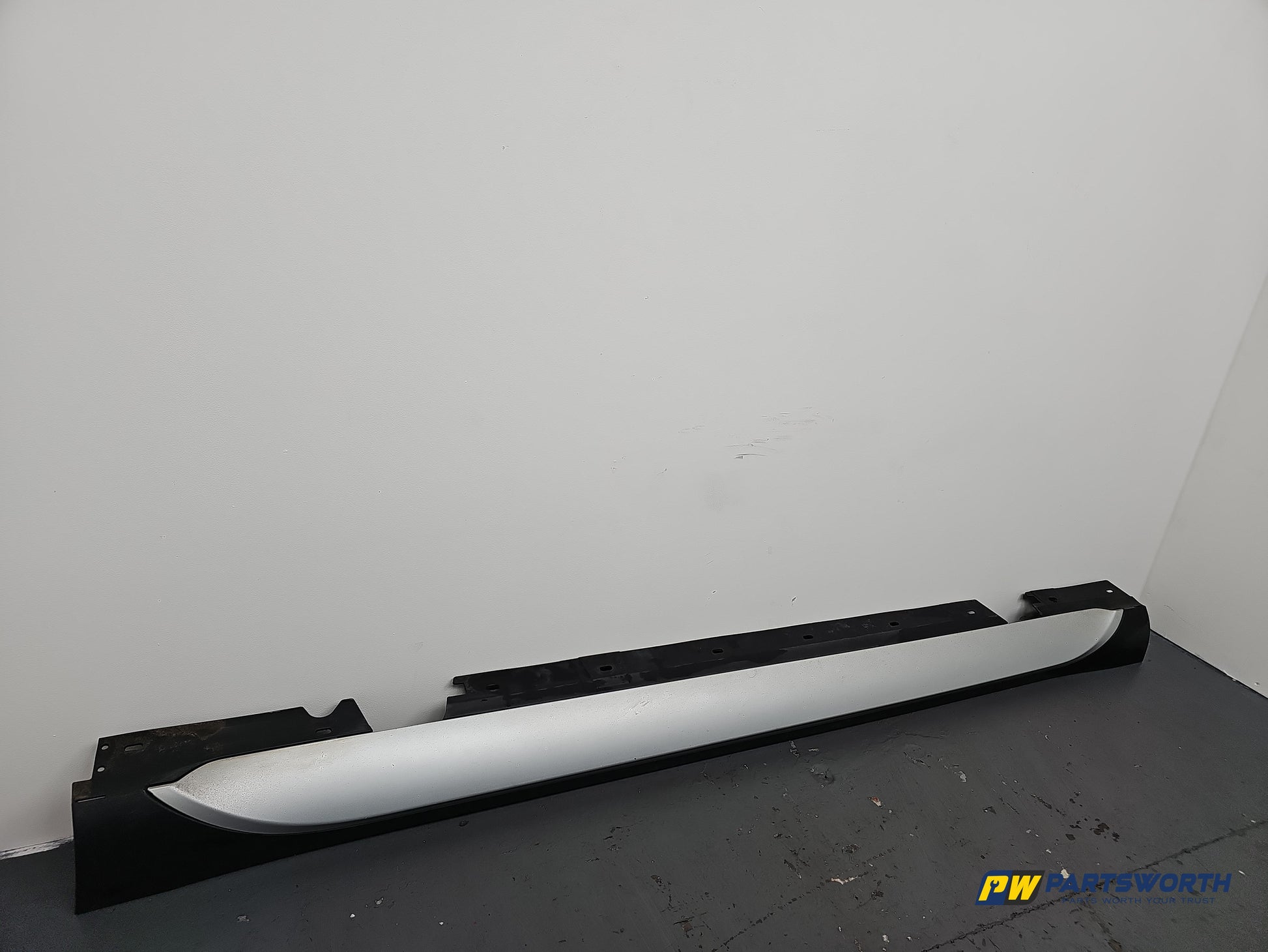 Side Skirt LH 3