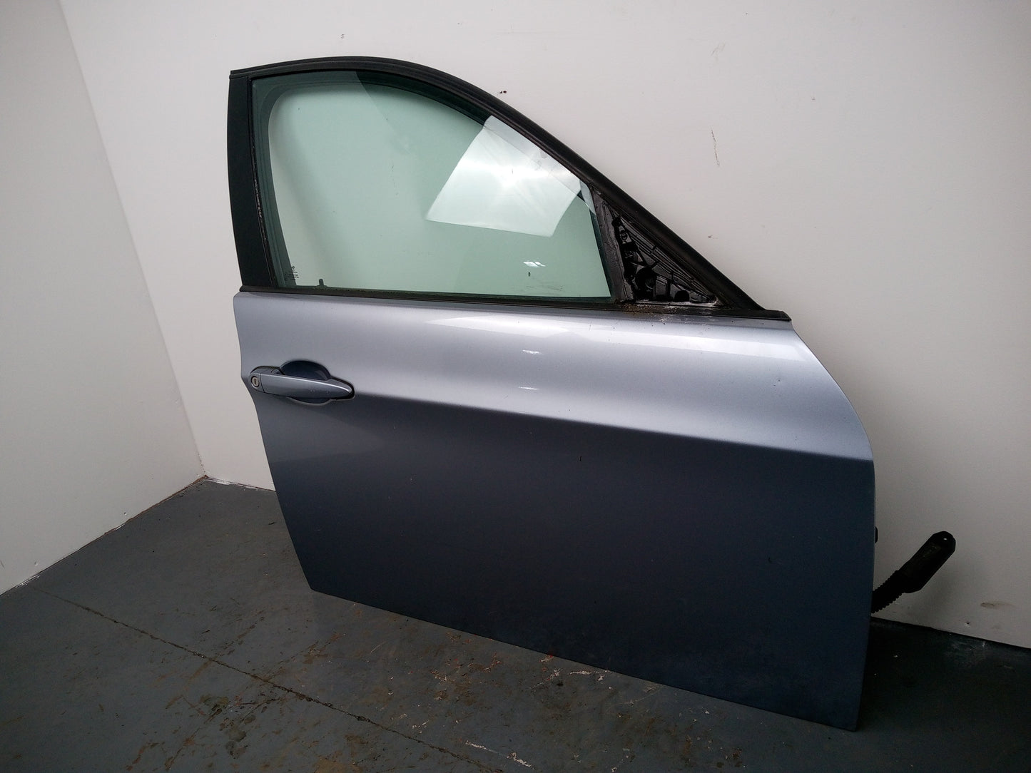 Bmw 3 Series E90 E91 Rh Drivers Side Front Door Blue Water Metallic 896 2005-11 - photo 3
