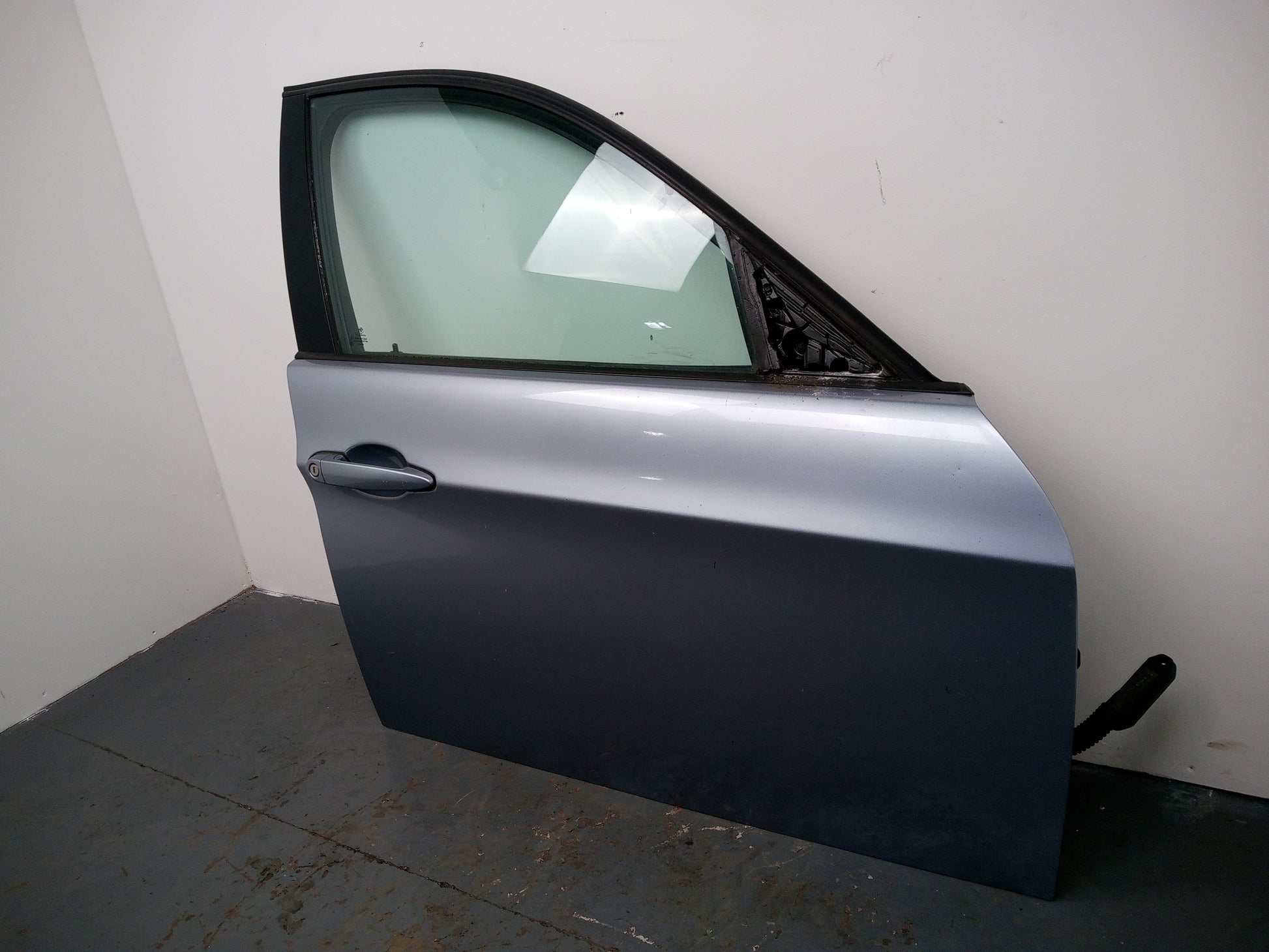 Bmw 3 Series E90 E91 Rh Drivers Side Front Door Blue Water Metallic 896 2005-11 - photo 3